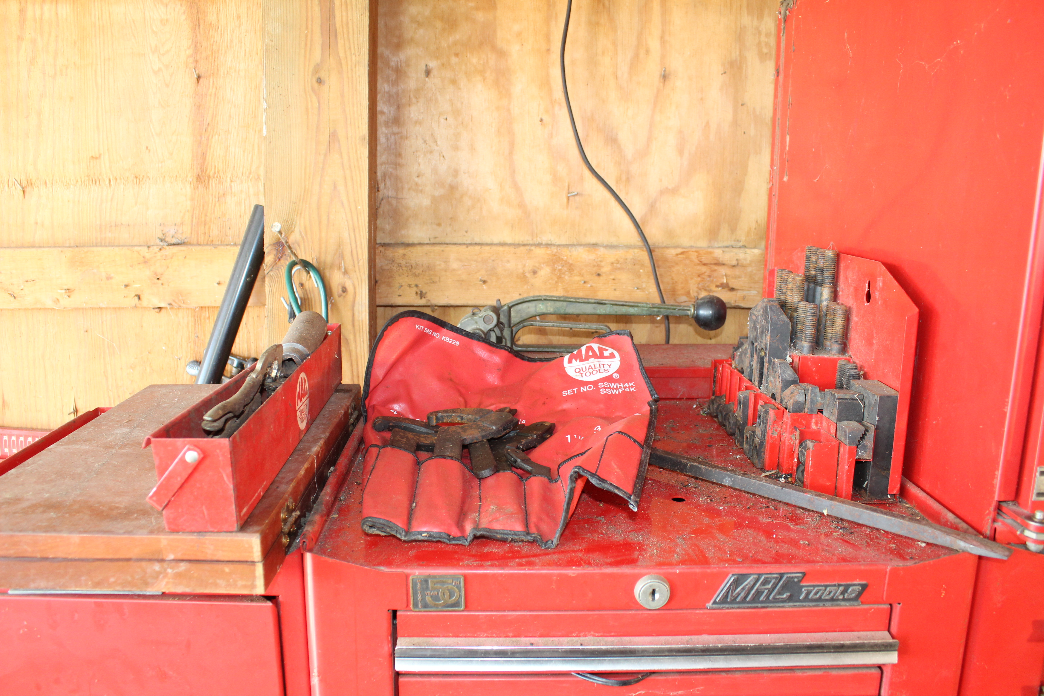 Mac MB1700 Tool Cabinet and Tools