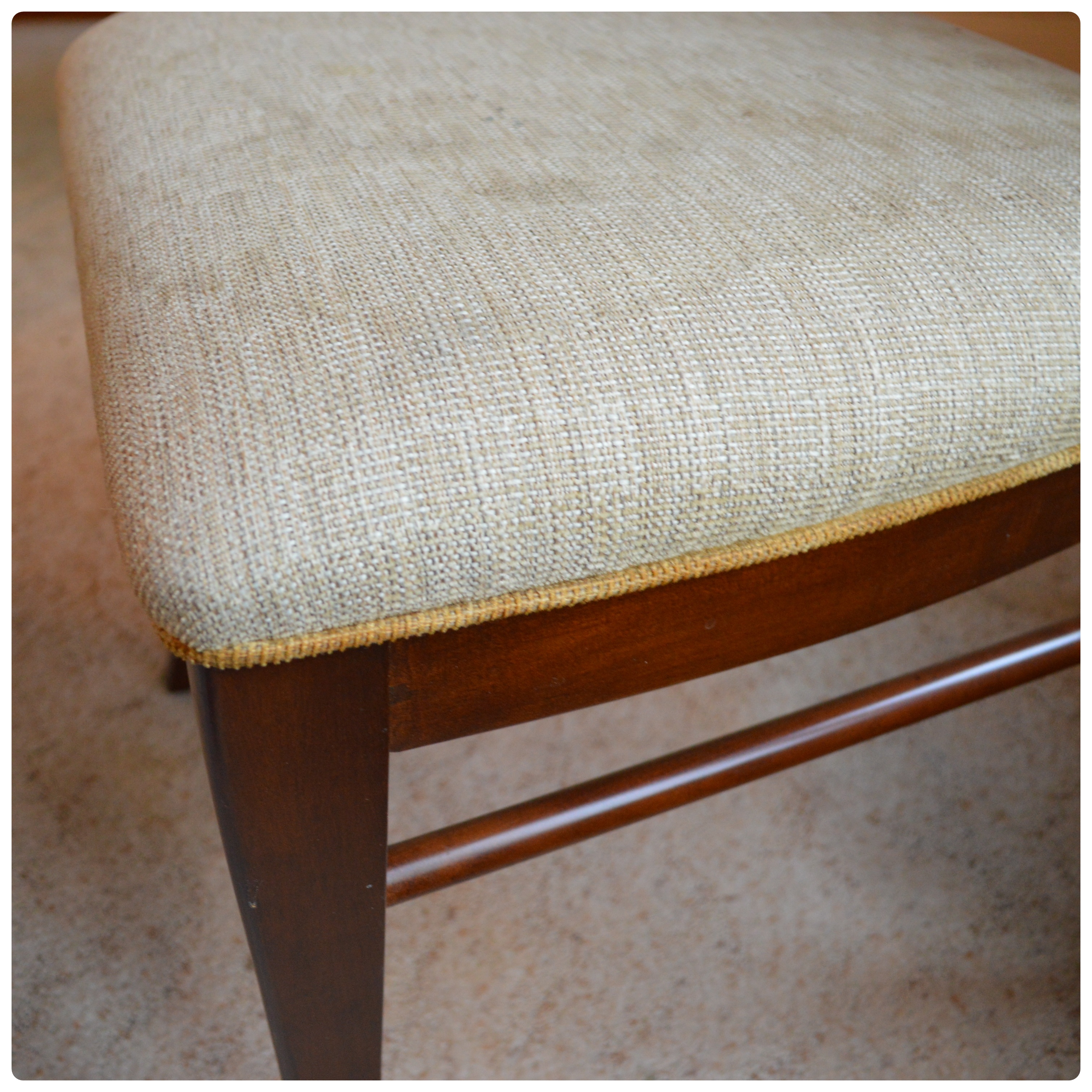Richardson Bros. Co. Cherry Dining Table and Chairs, Late 20th Century