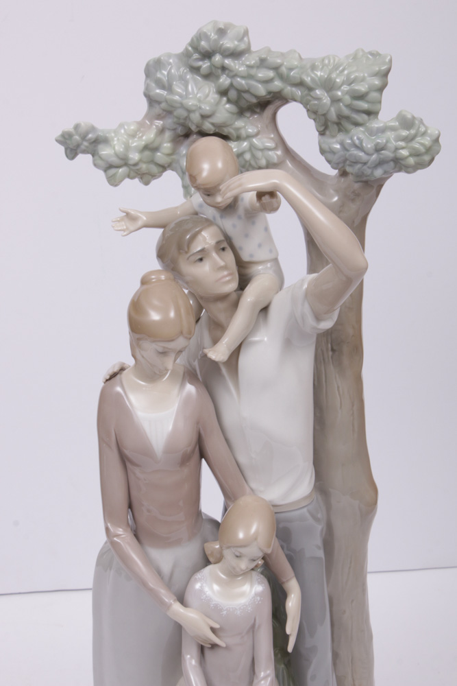 Lladró Porcelain Family Figurine, 1971–1974
