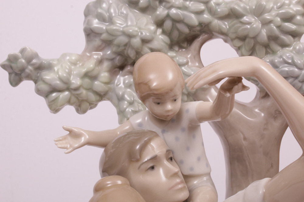 Lladró Porcelain Family Figurine, 1971–1974