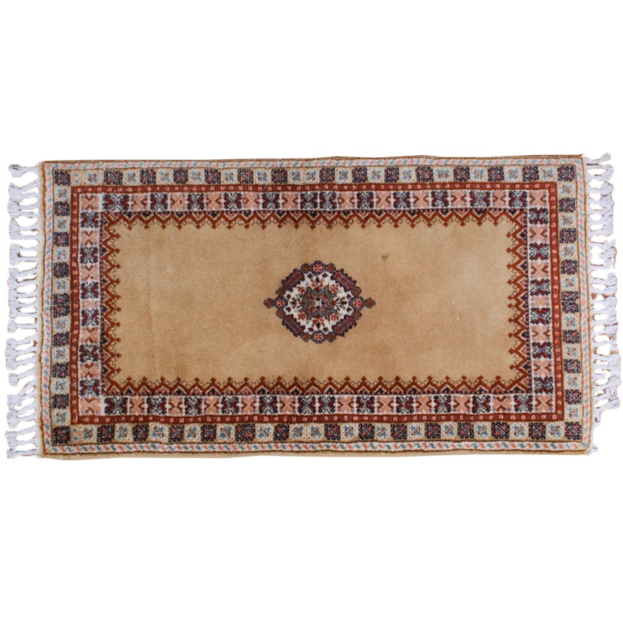 2'8 x 5'3 Hand-Knotted Persian Accent Rug