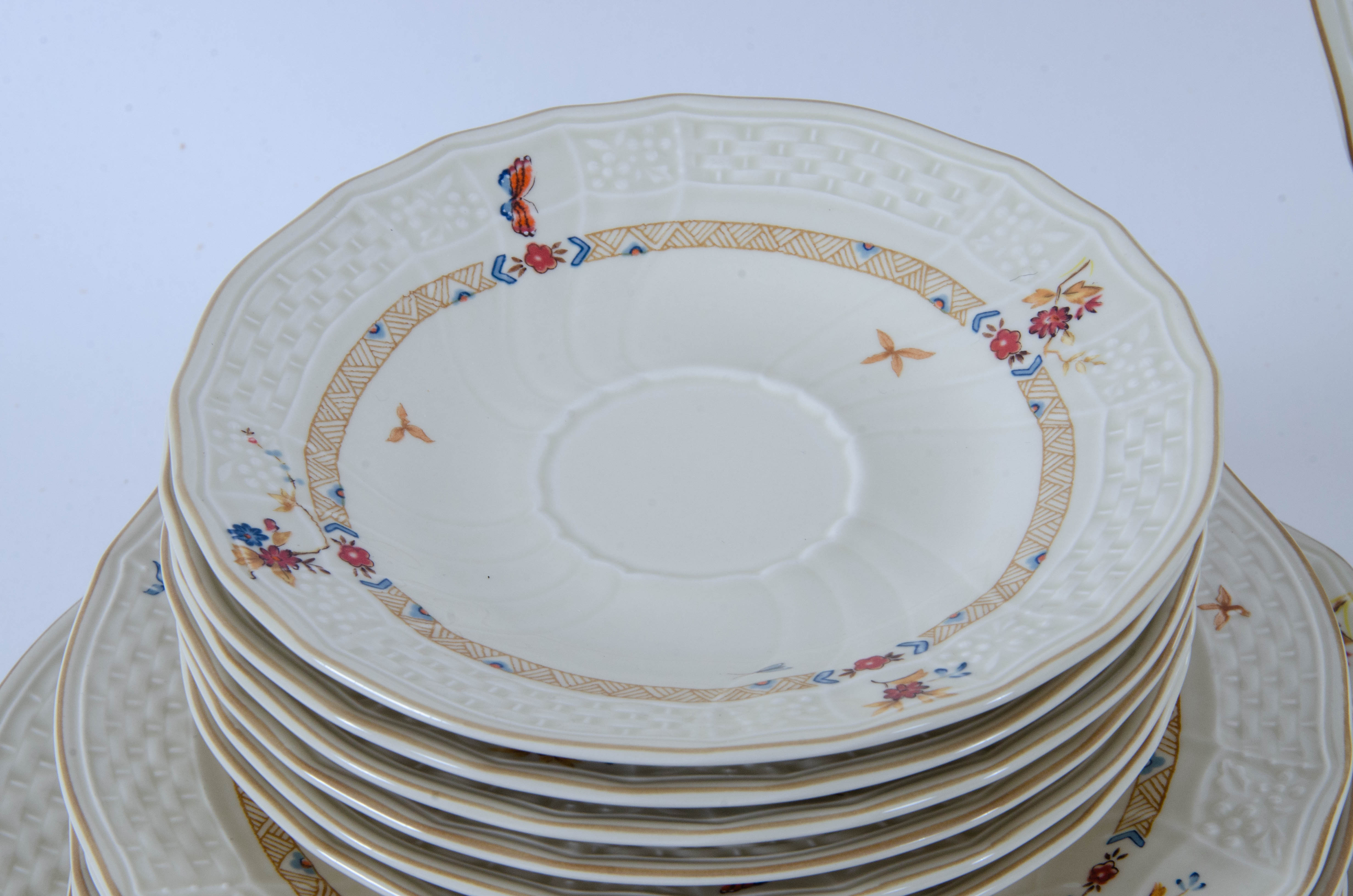 Mikasa "Shangri-La" Porcelain Dinnerware, Late 20th Century