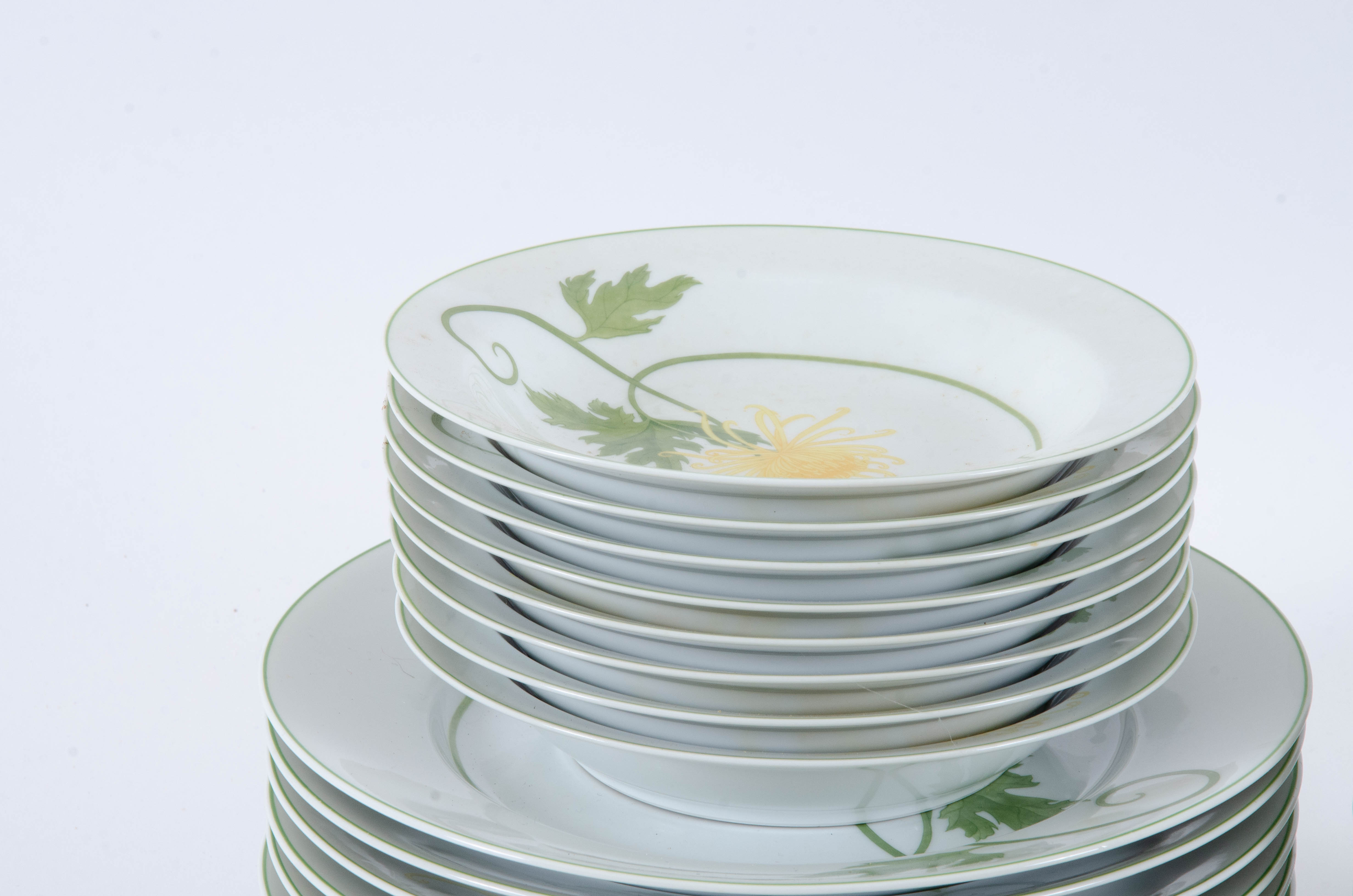 Denby "Yellow Chrysanthemum" Porcelain Dinnerware, 1970s