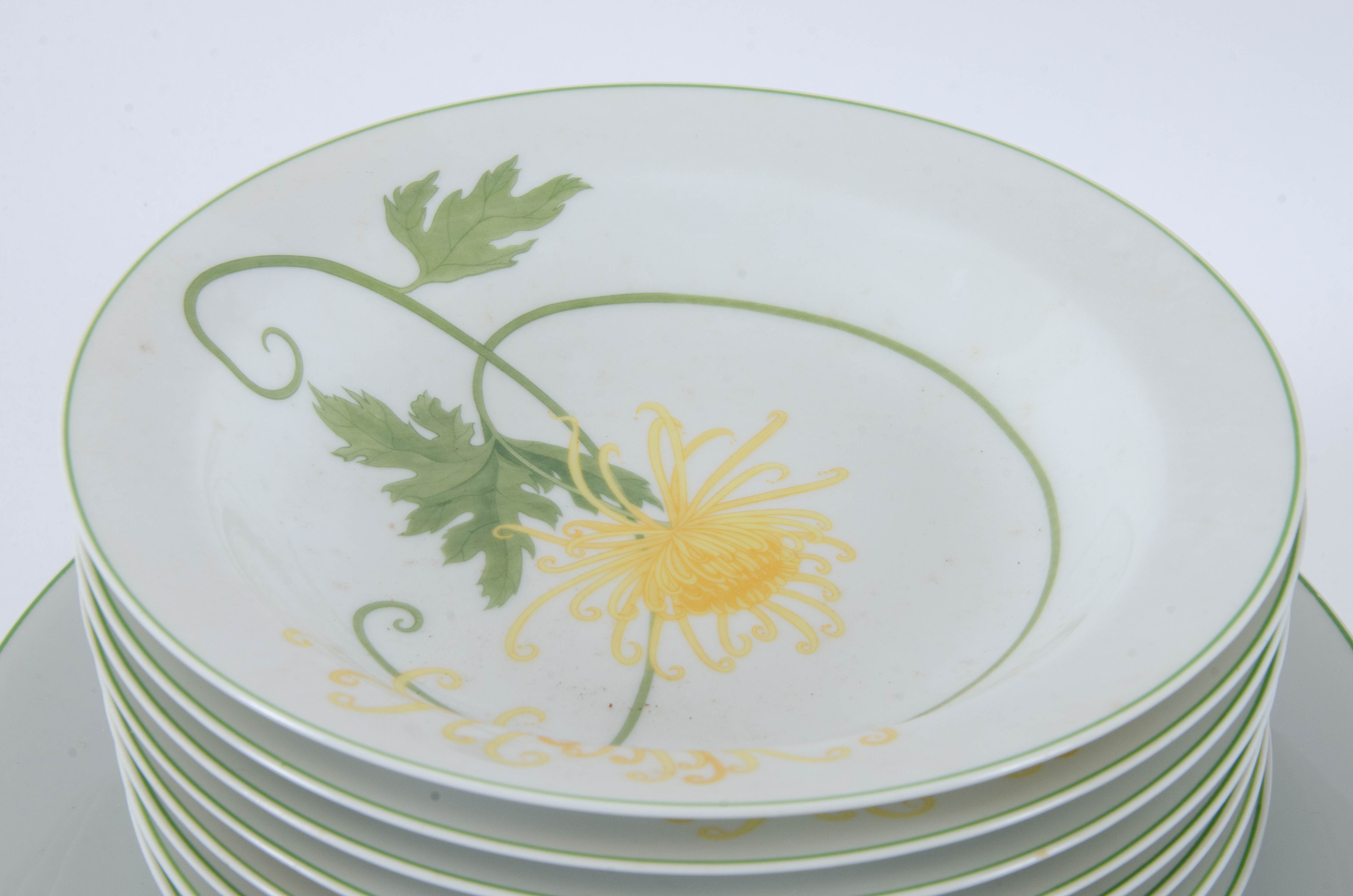 Denby "Yellow Chrysanthemum" Porcelain Dinnerware, 1970s