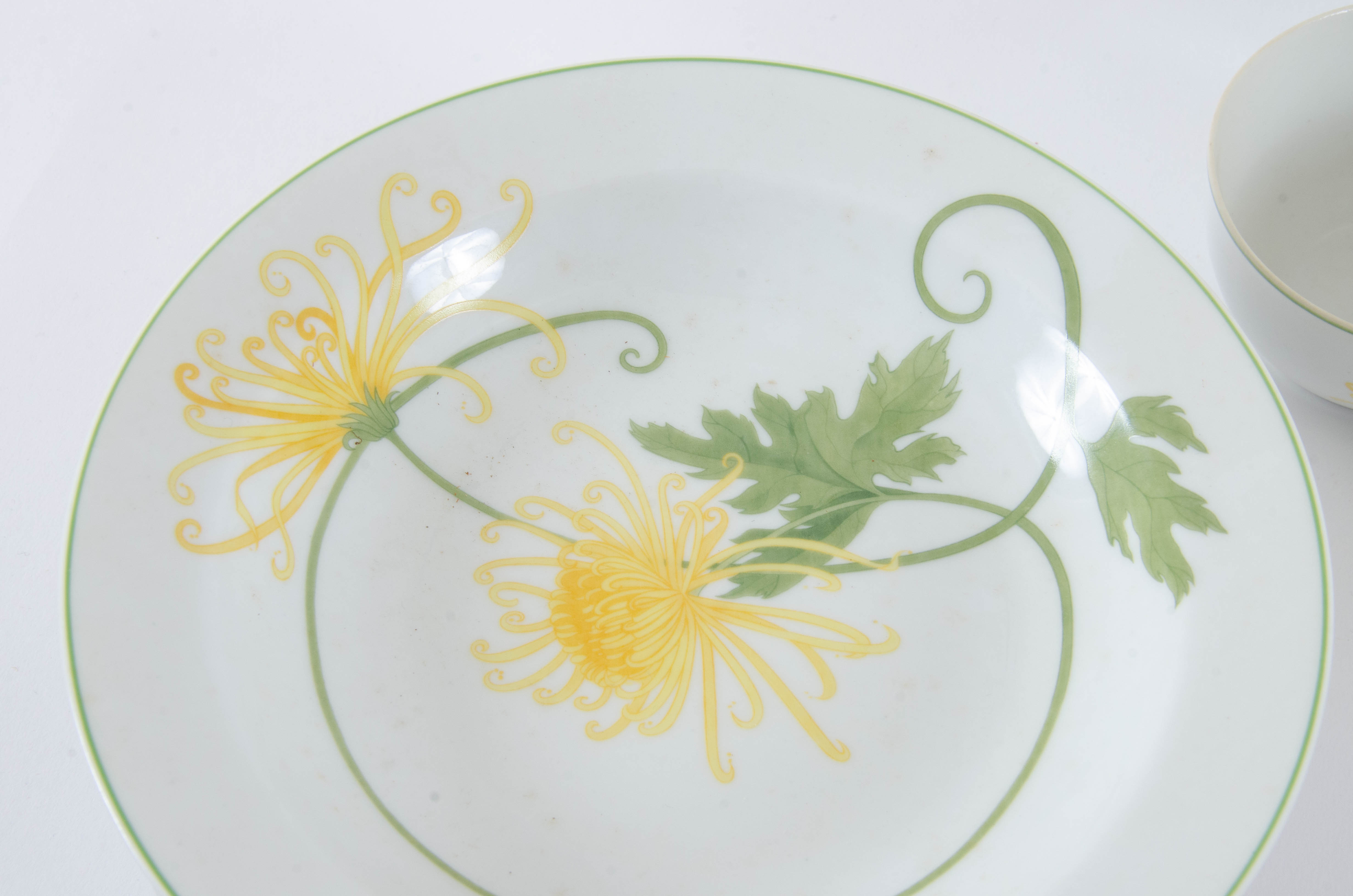 Denby "Yellow Chrysanthemum" Porcelain Dinnerware, 1970s