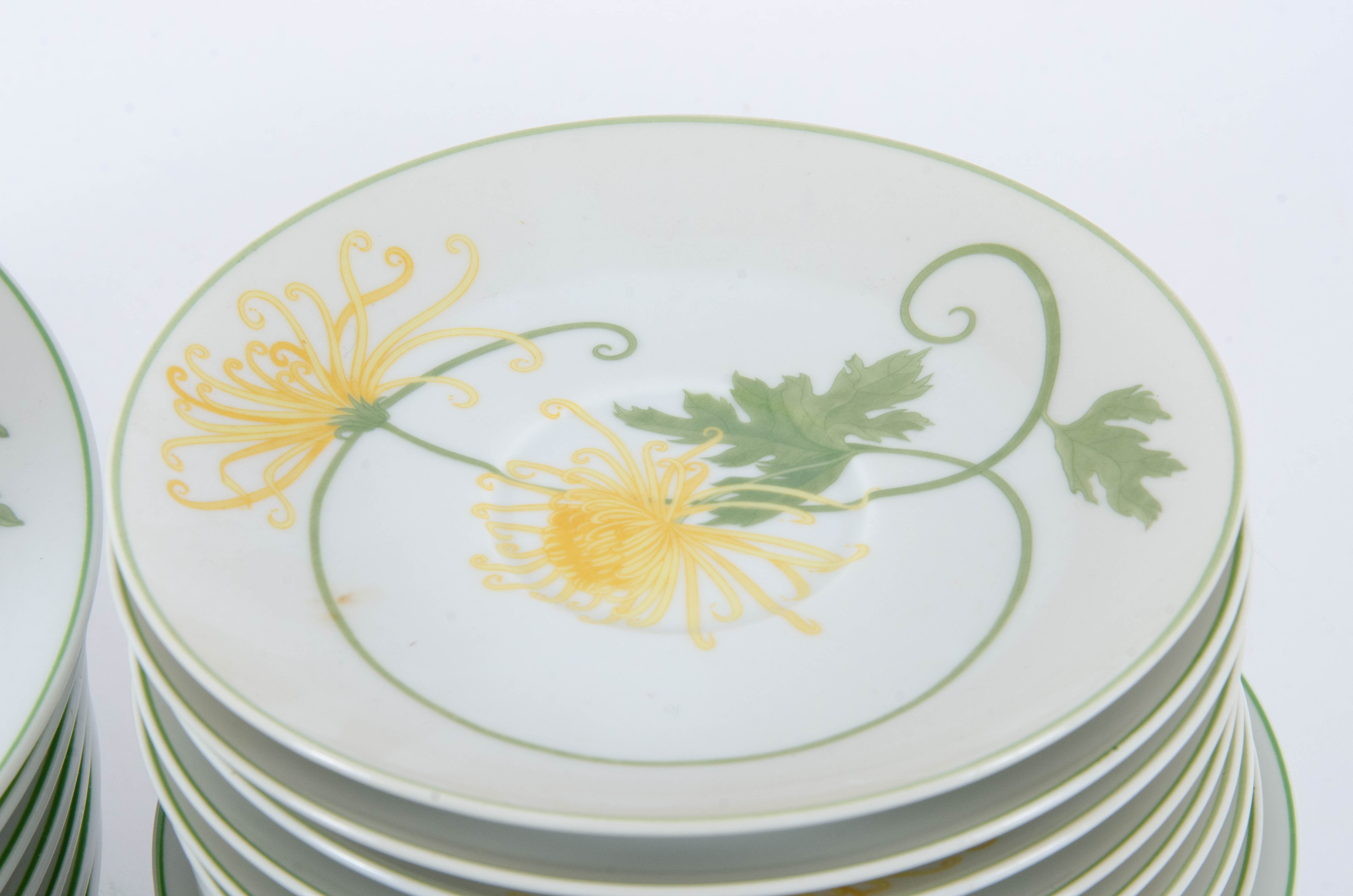 Denby "Yellow Chrysanthemum" Porcelain Dinnerware, 1970s