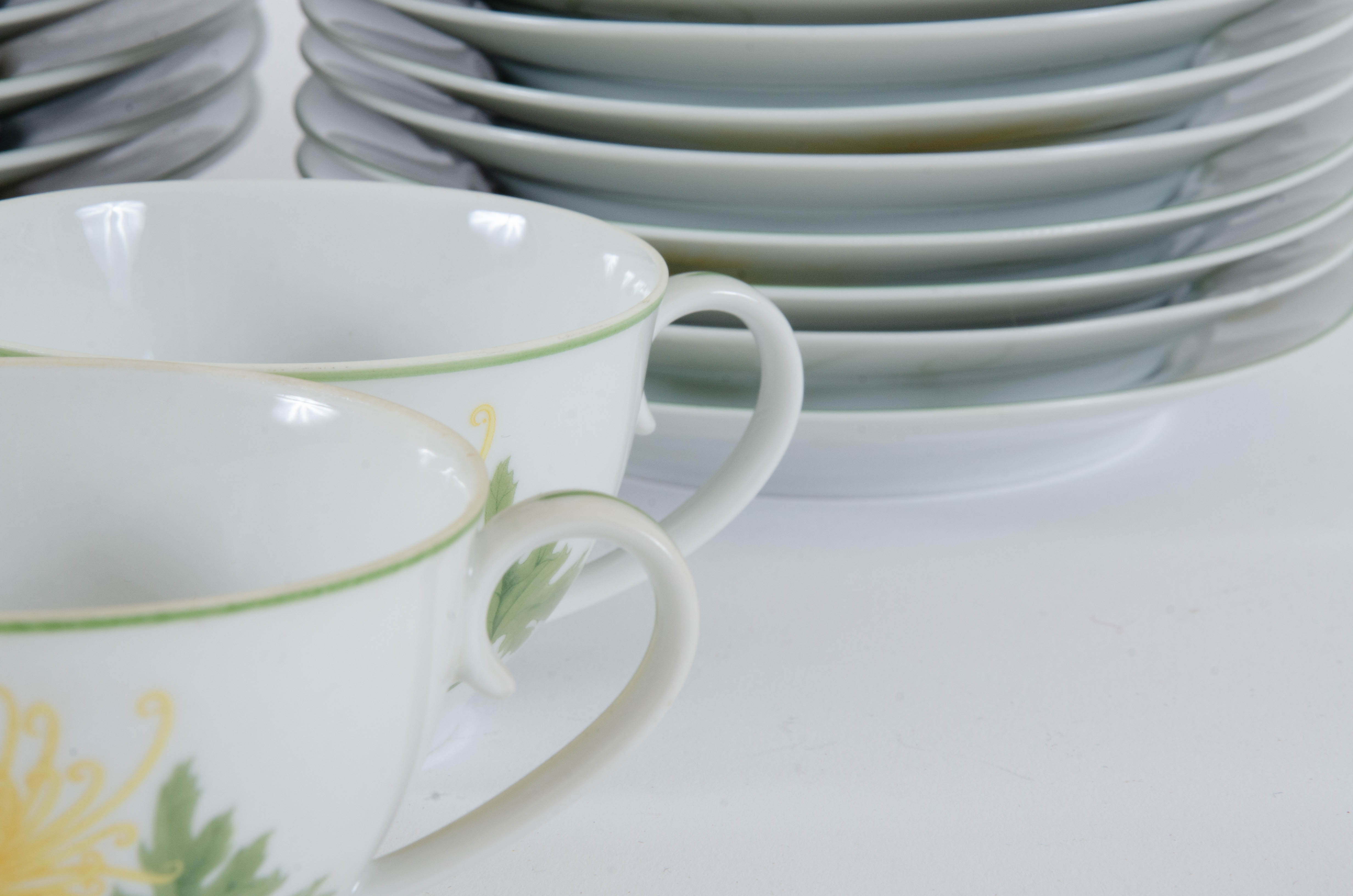 Denby "Yellow Chrysanthemum" Porcelain Dinnerware, 1970s