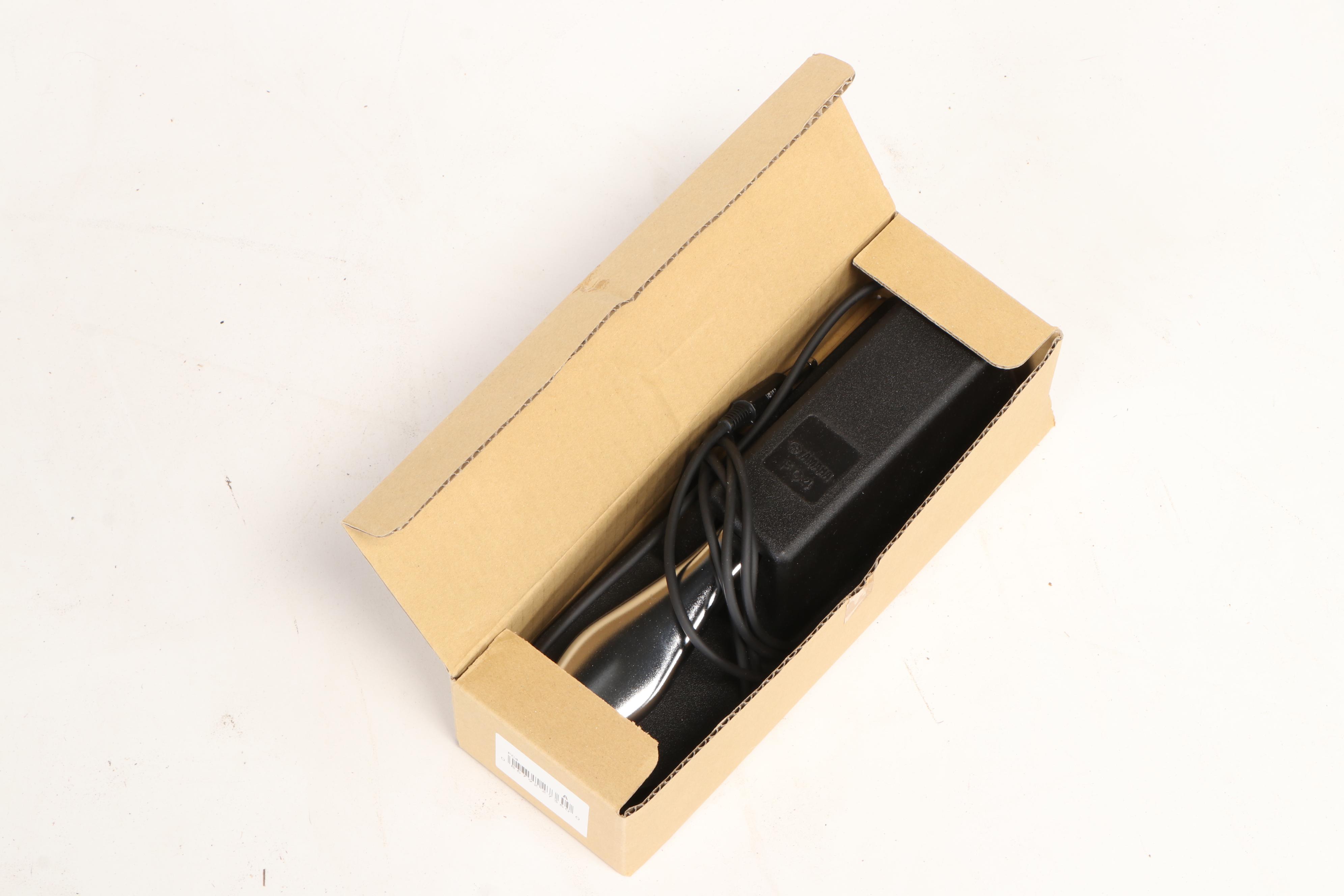 Yamaha PSR E223 Keyboard with Stand and Carrying Case, Contemporary