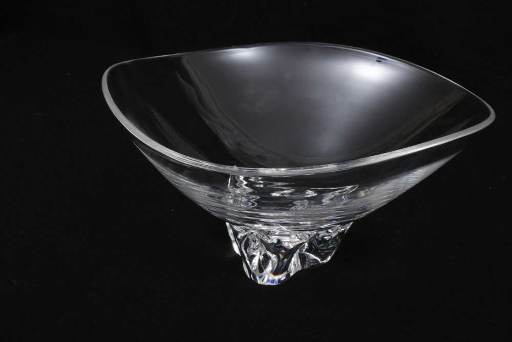 Steuben Art Glass "Trillium" Bowl Designed by Donald Pollard, Mid-Century