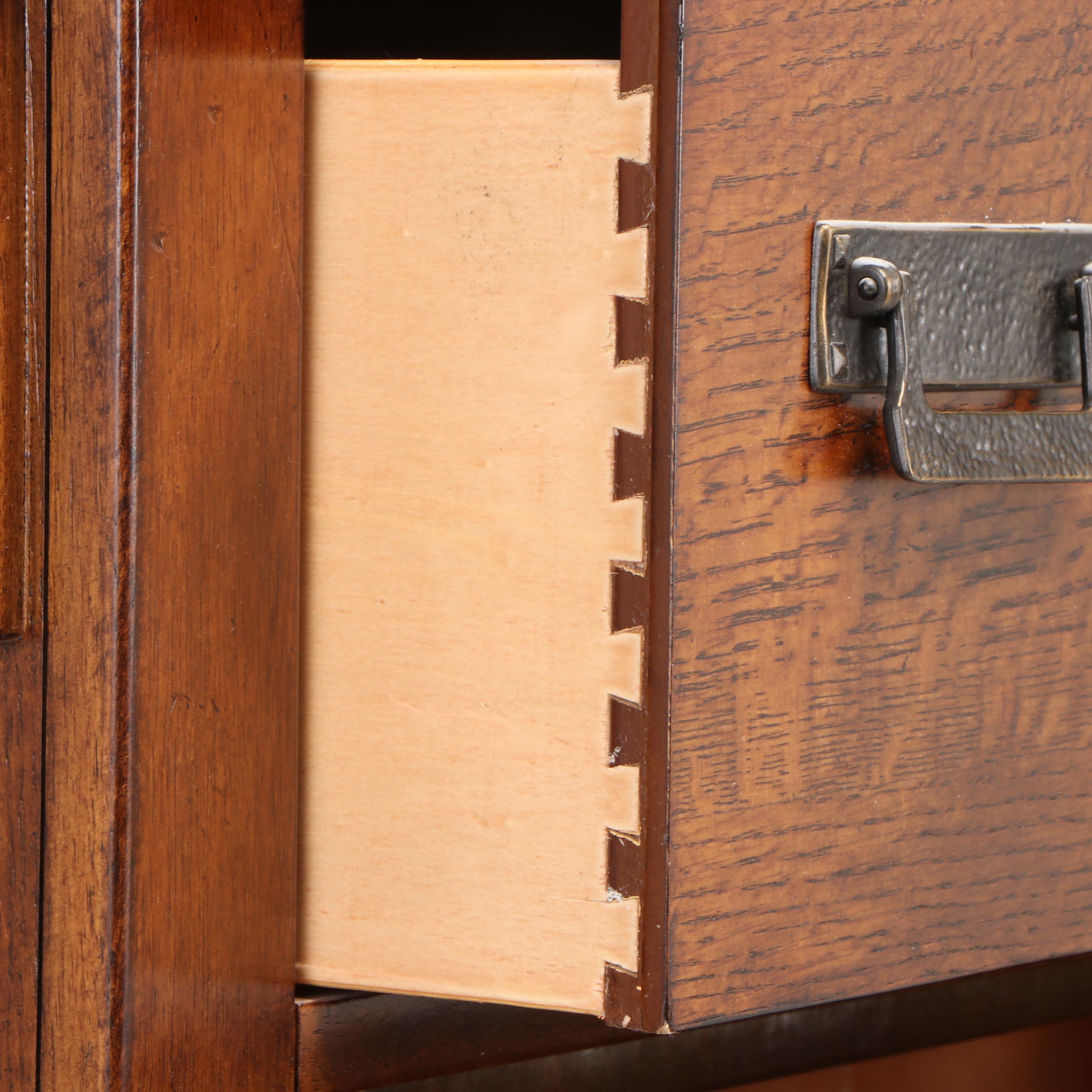 Mission Style Broyhill "Artisan Collection" Oak Chest of Drawers, Contemporary