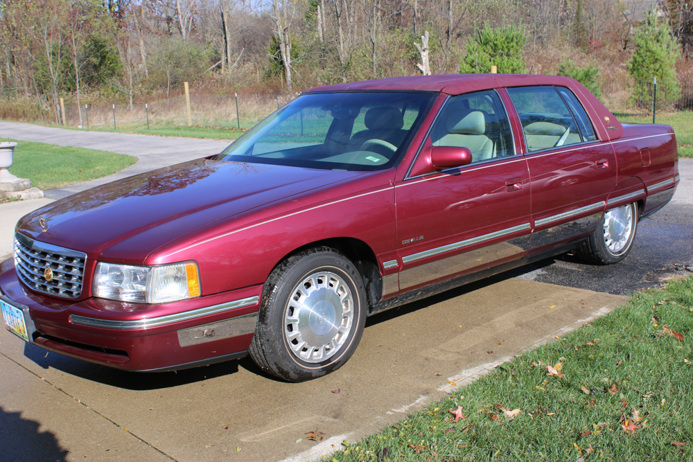 1999 Cadillac DeVille Tuxedo Edition Sedan in Crimson Pearl