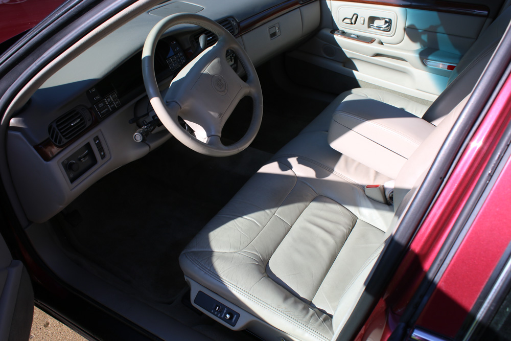 1999 Cadillac DeVille Tuxedo Edition Sedan in Crimson Pearl