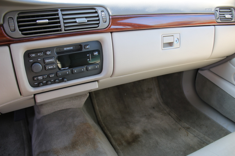 1999 Cadillac DeVille Tuxedo Edition Sedan in Crimson Pearl