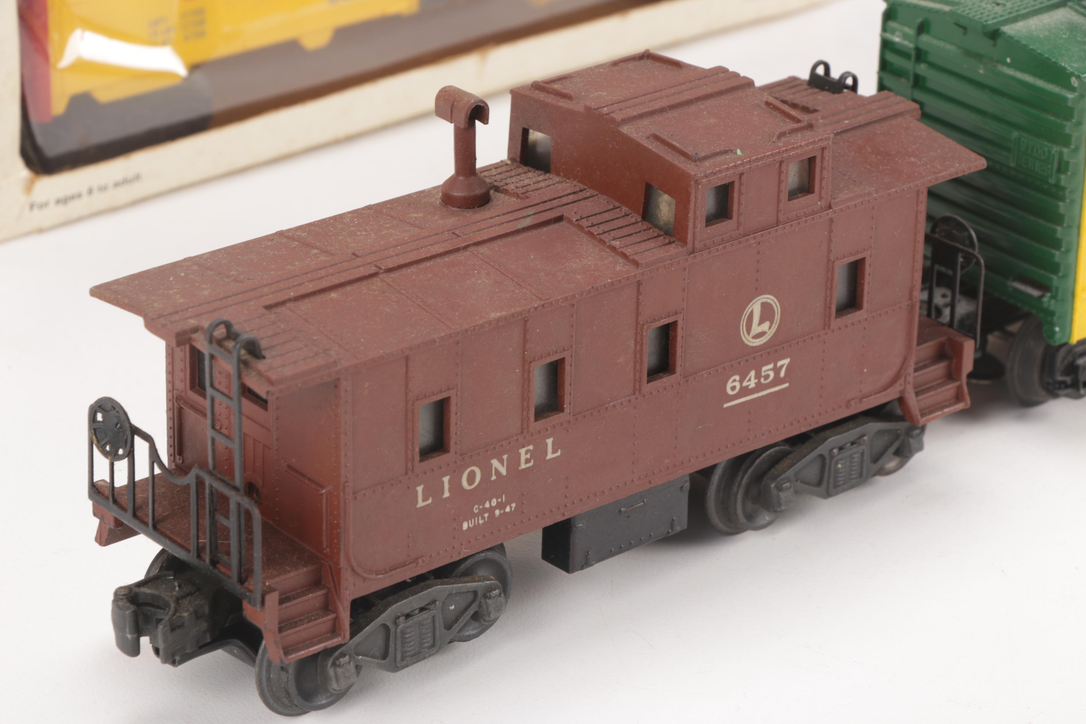 Lionel O-Gauge "Texas Special" 1055 Diesel Locomotive with Freight Cars
