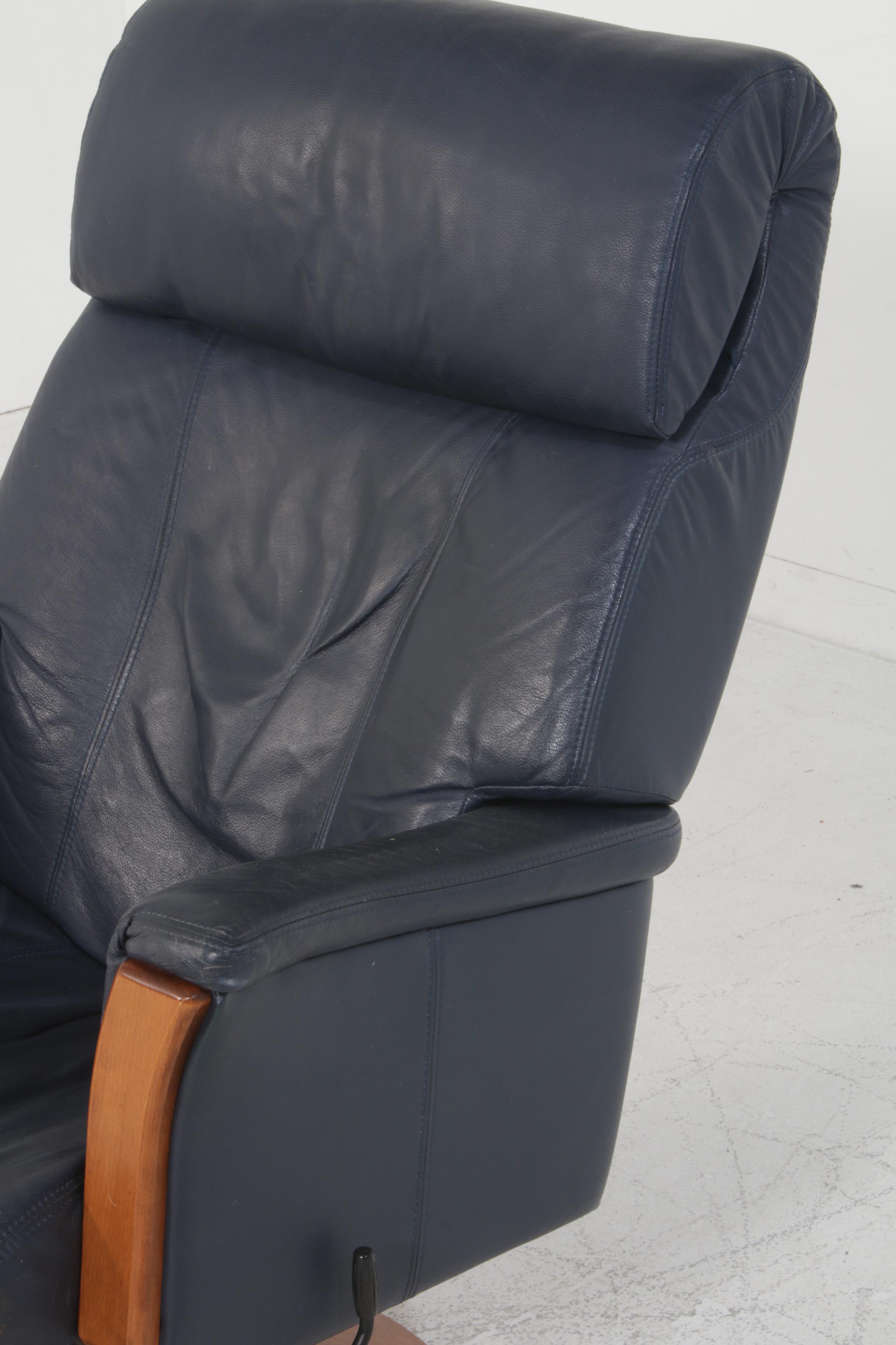 Avantglide Navy Leather Lounge Chair and Ottoman