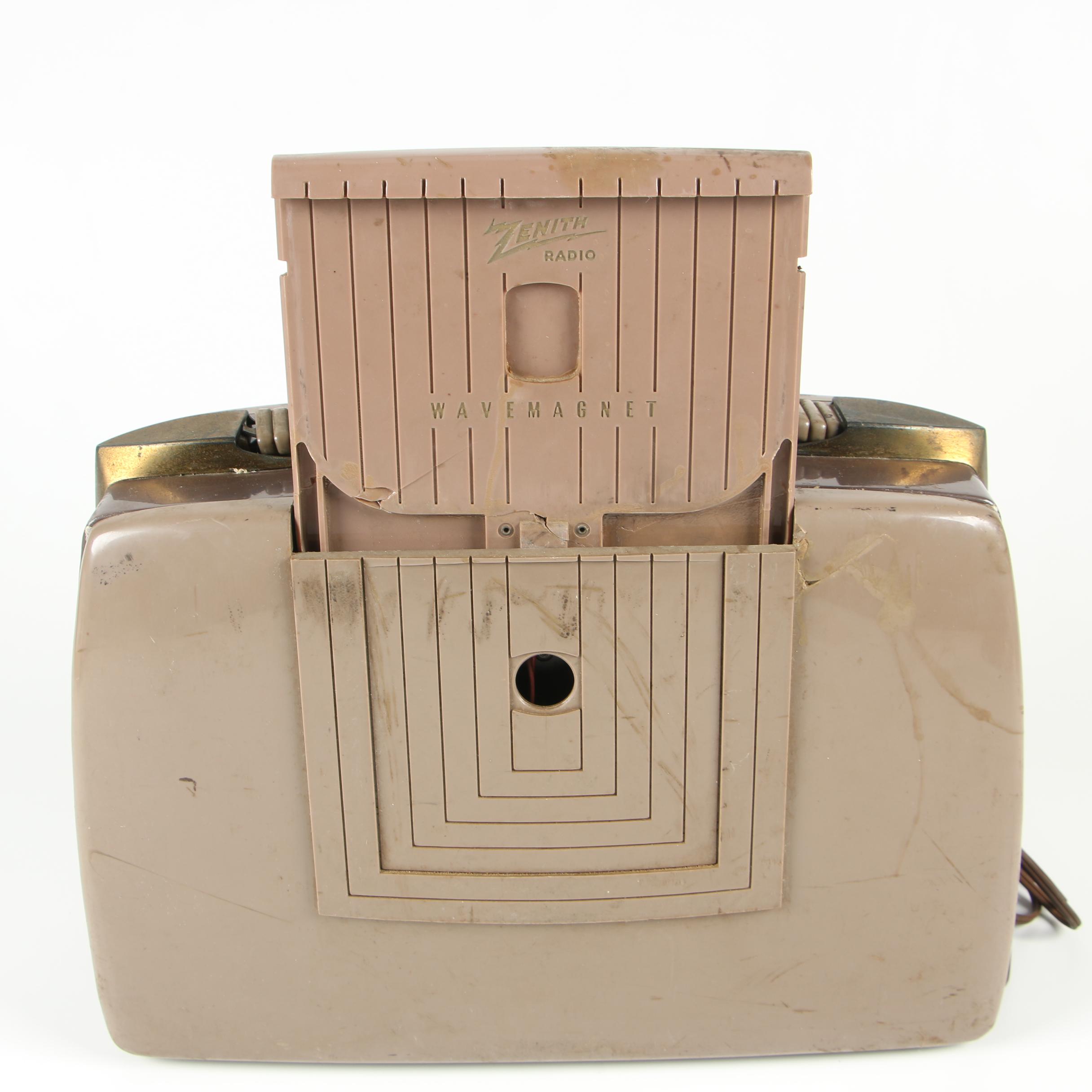 Zenith Portable Wavemagnet Radio 6G801, Mid 20th-Century