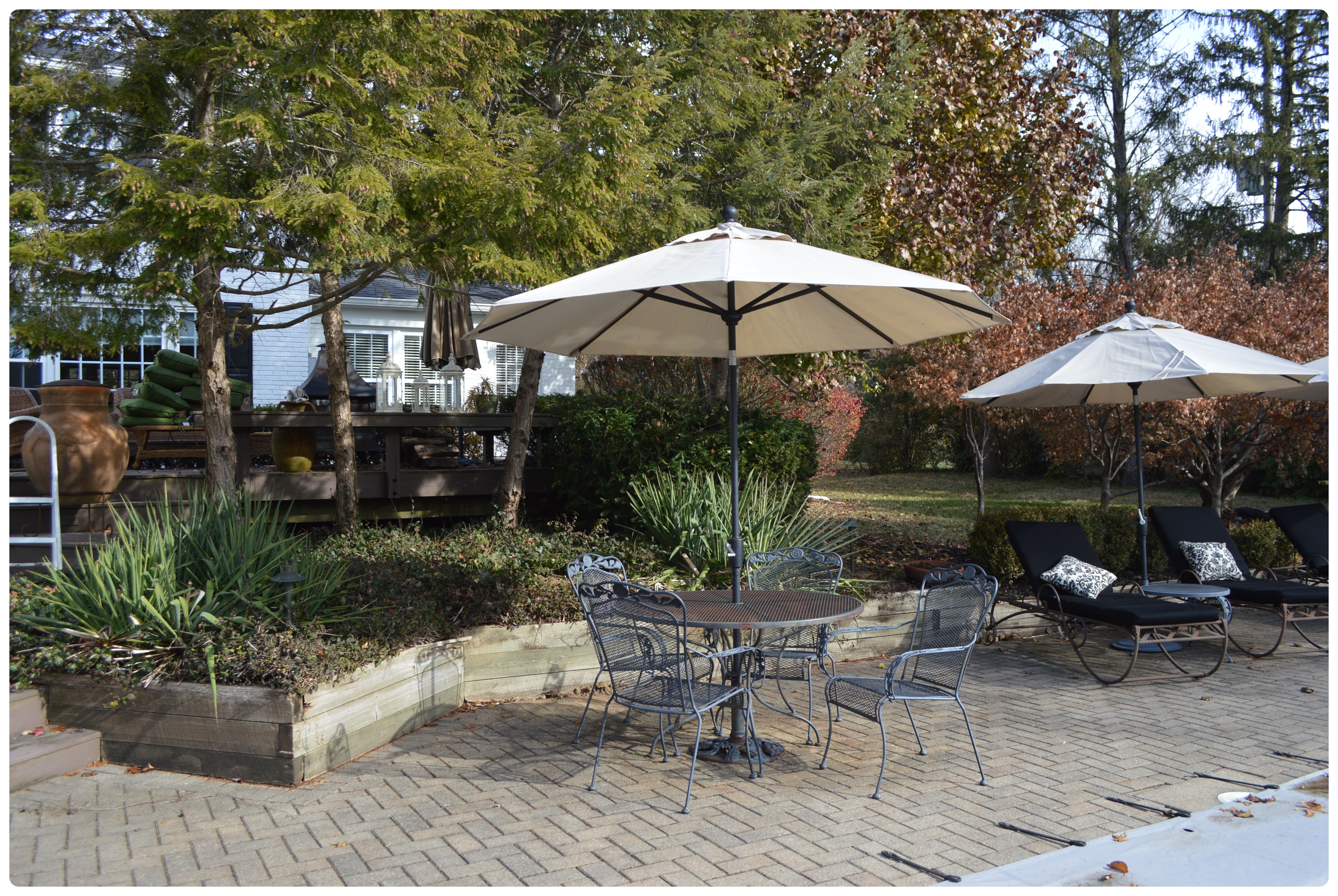 Wrought Iron Mesh Dining Table and Chairs with Umbrella, Contemporary