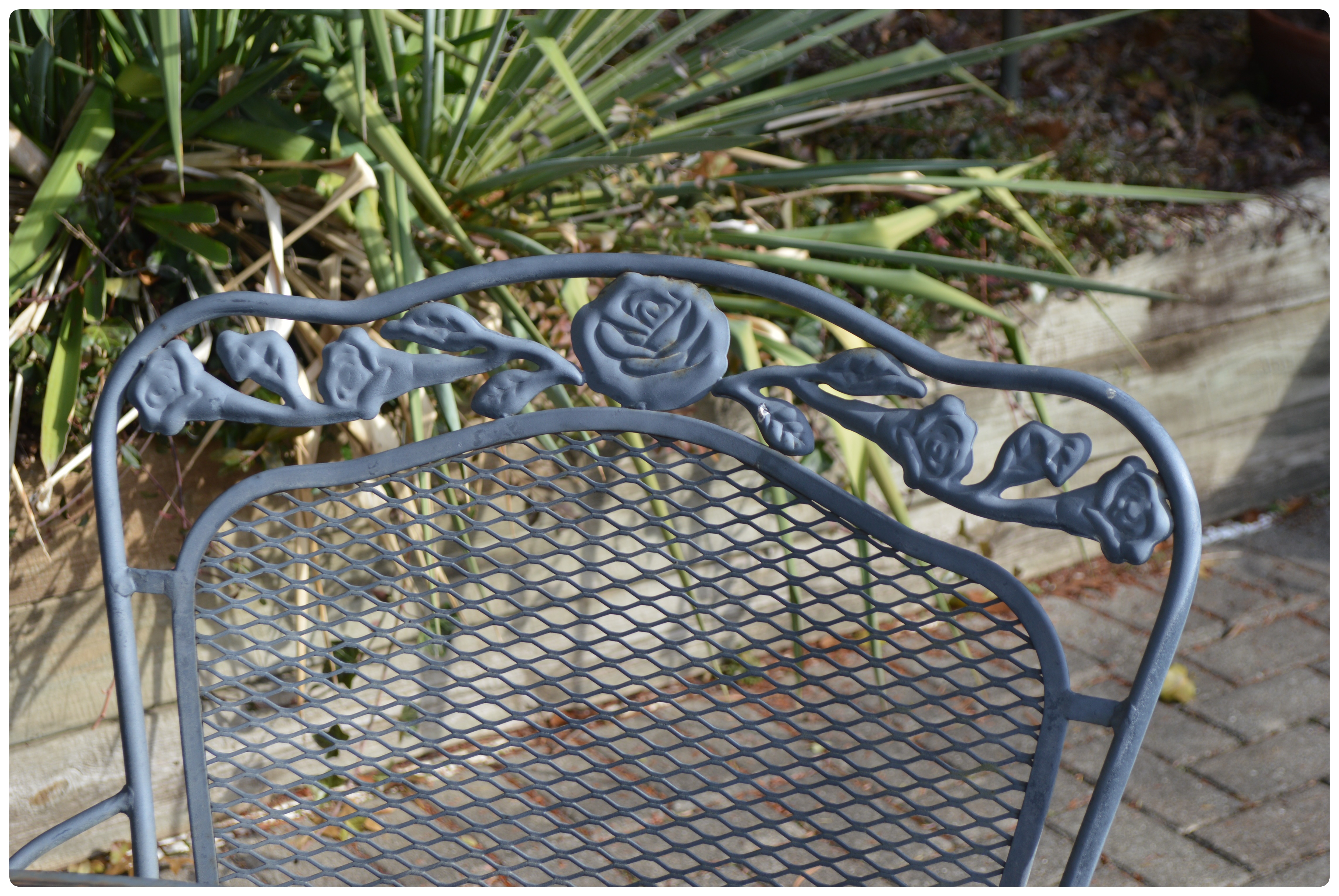 Wrought Iron Mesh Dining Table and Chairs with Umbrella, Contemporary