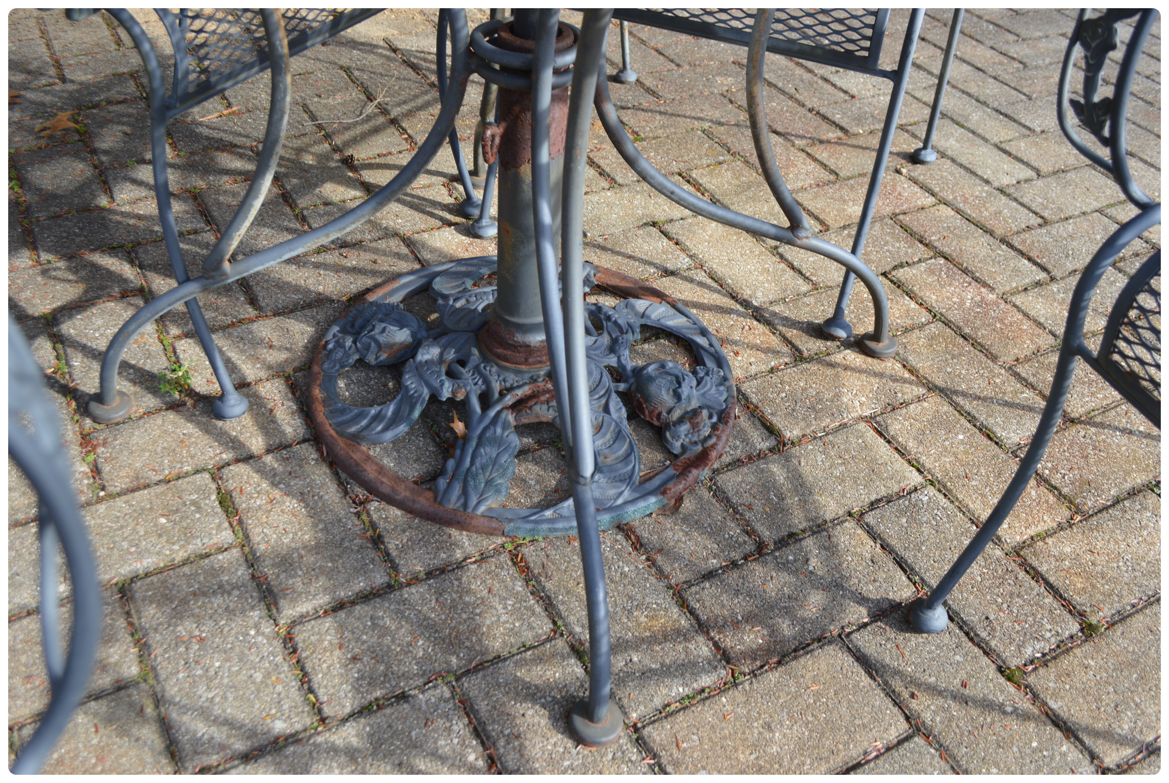 Wrought Iron Mesh Dining Table and Chairs with Umbrella, Contemporary