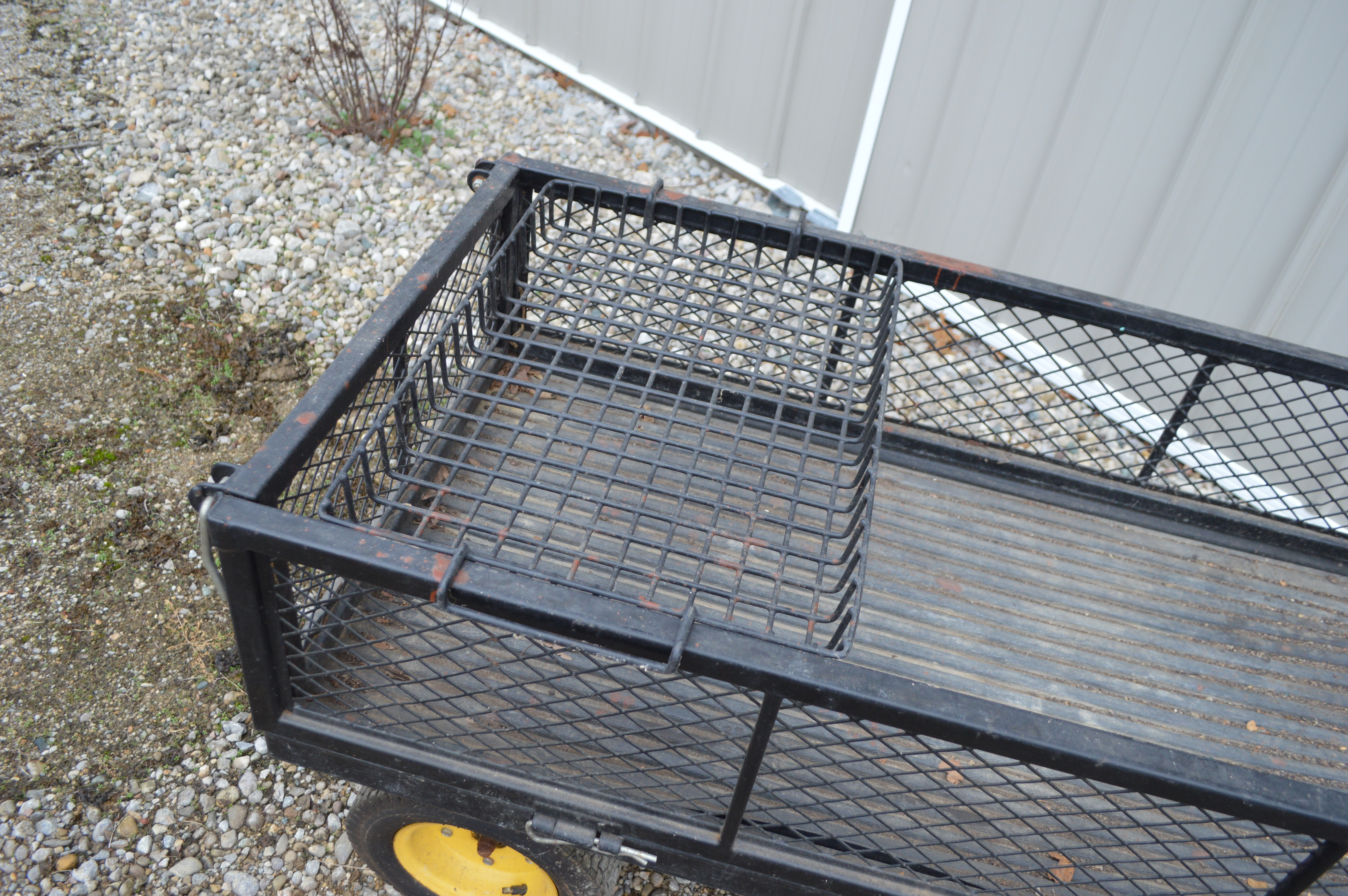 Metal Mesh Yard Cart Manual Pull Wagon