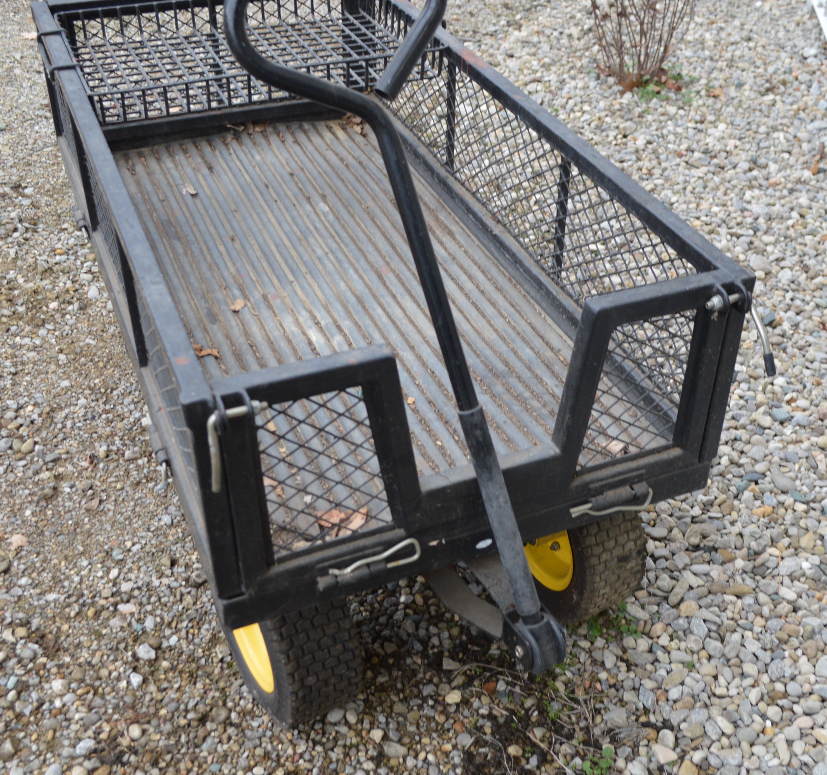 Metal Mesh Yard Cart Manual Pull Wagon