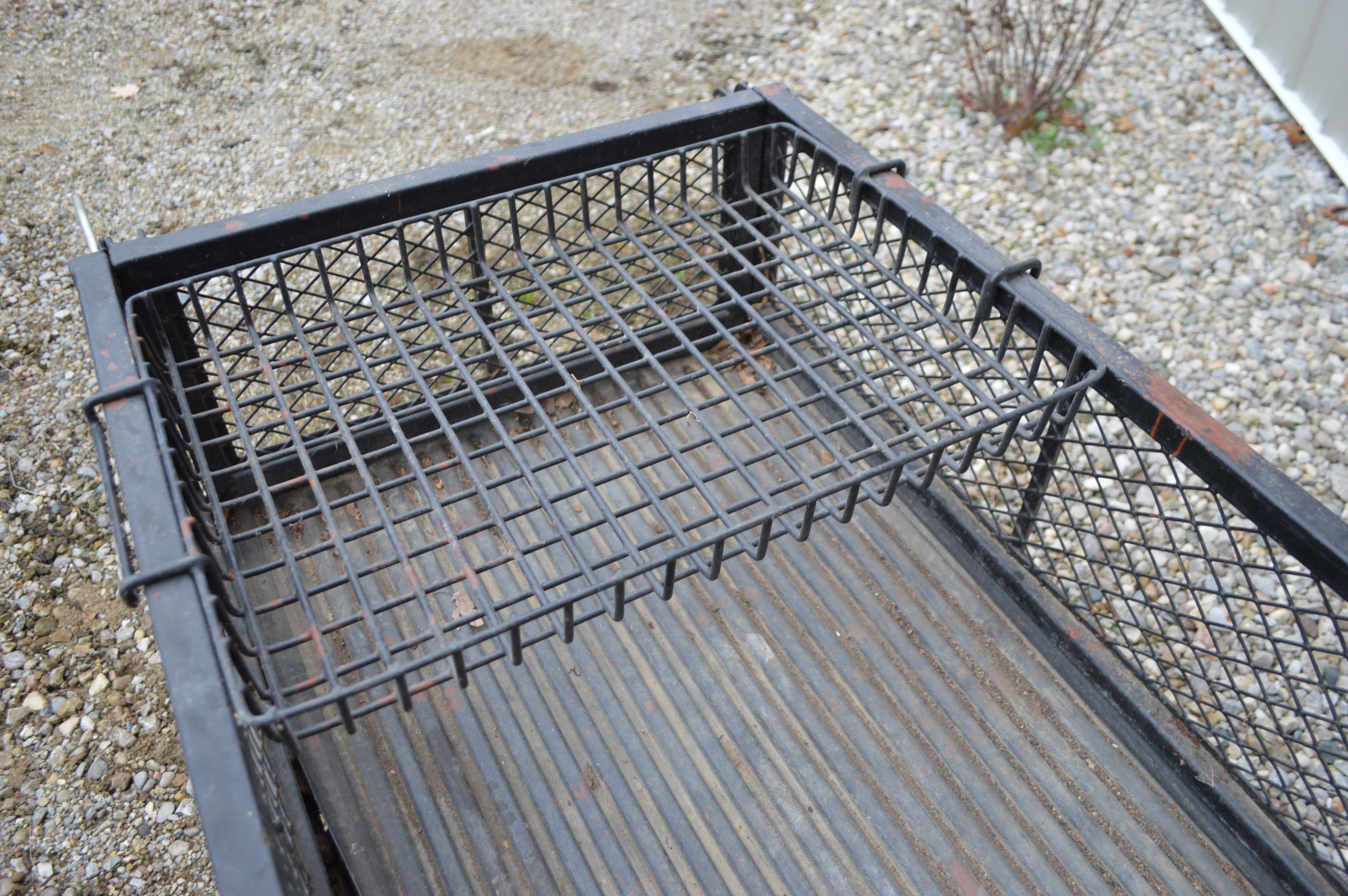 Metal Mesh Yard Cart Manual Pull Wagon