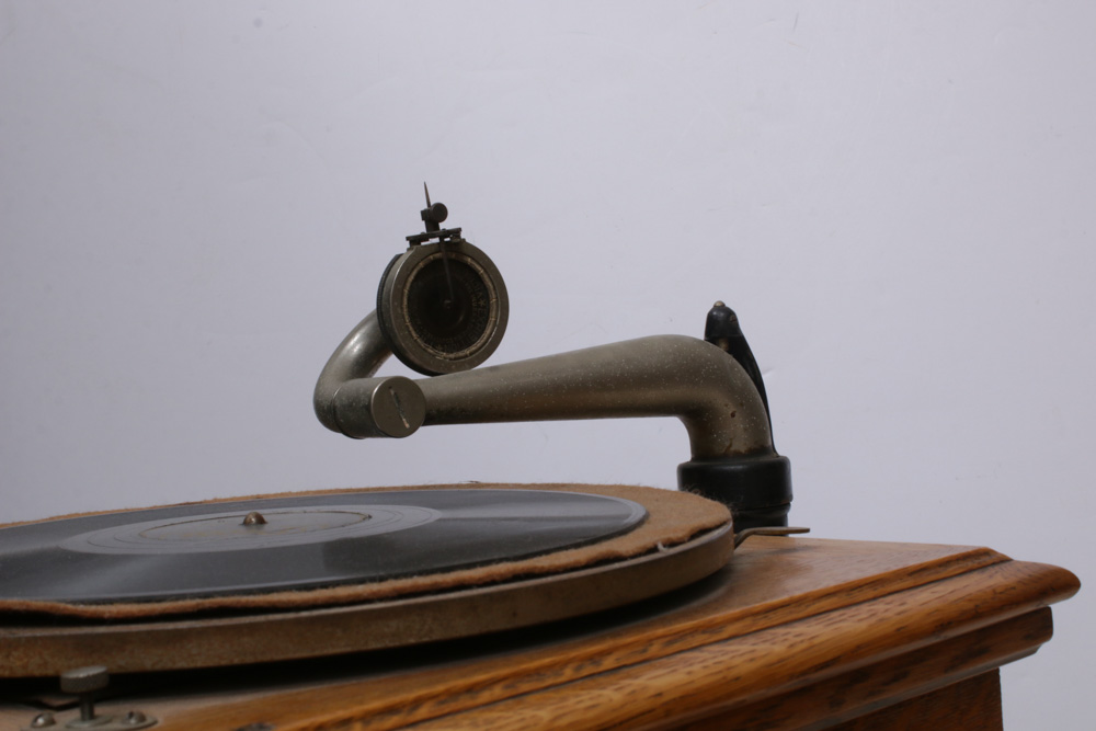 Victor-Victrola VV-VI Hand-Cranked Phonograph Player, 1912