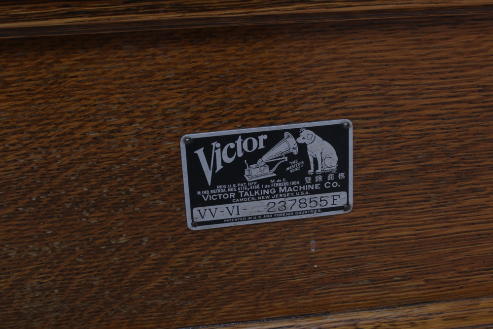 Victor-Victrola VV-VI Hand-Cranked Phonograph Player, 1912