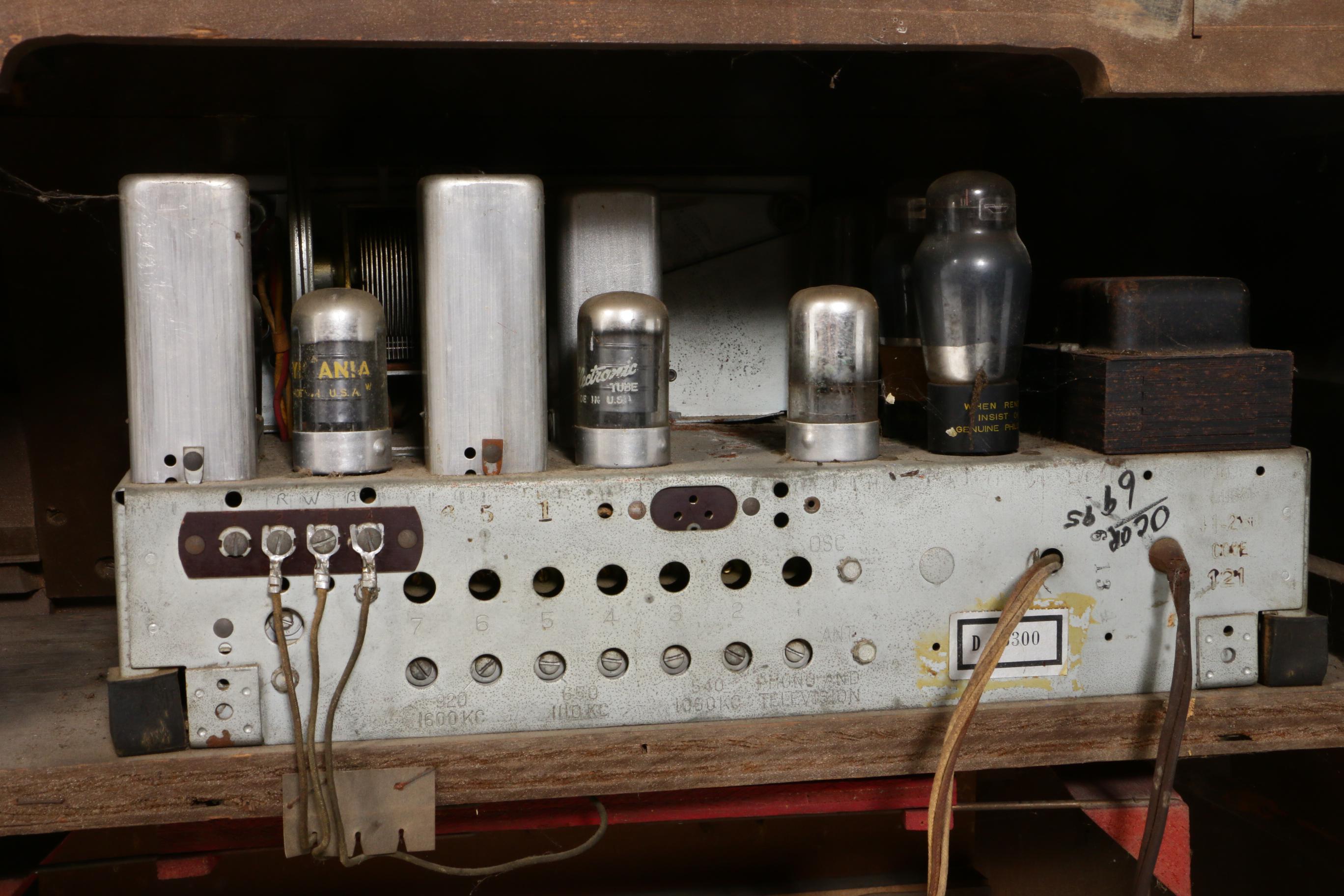 Philco 41-280 Radio Console, 1940s