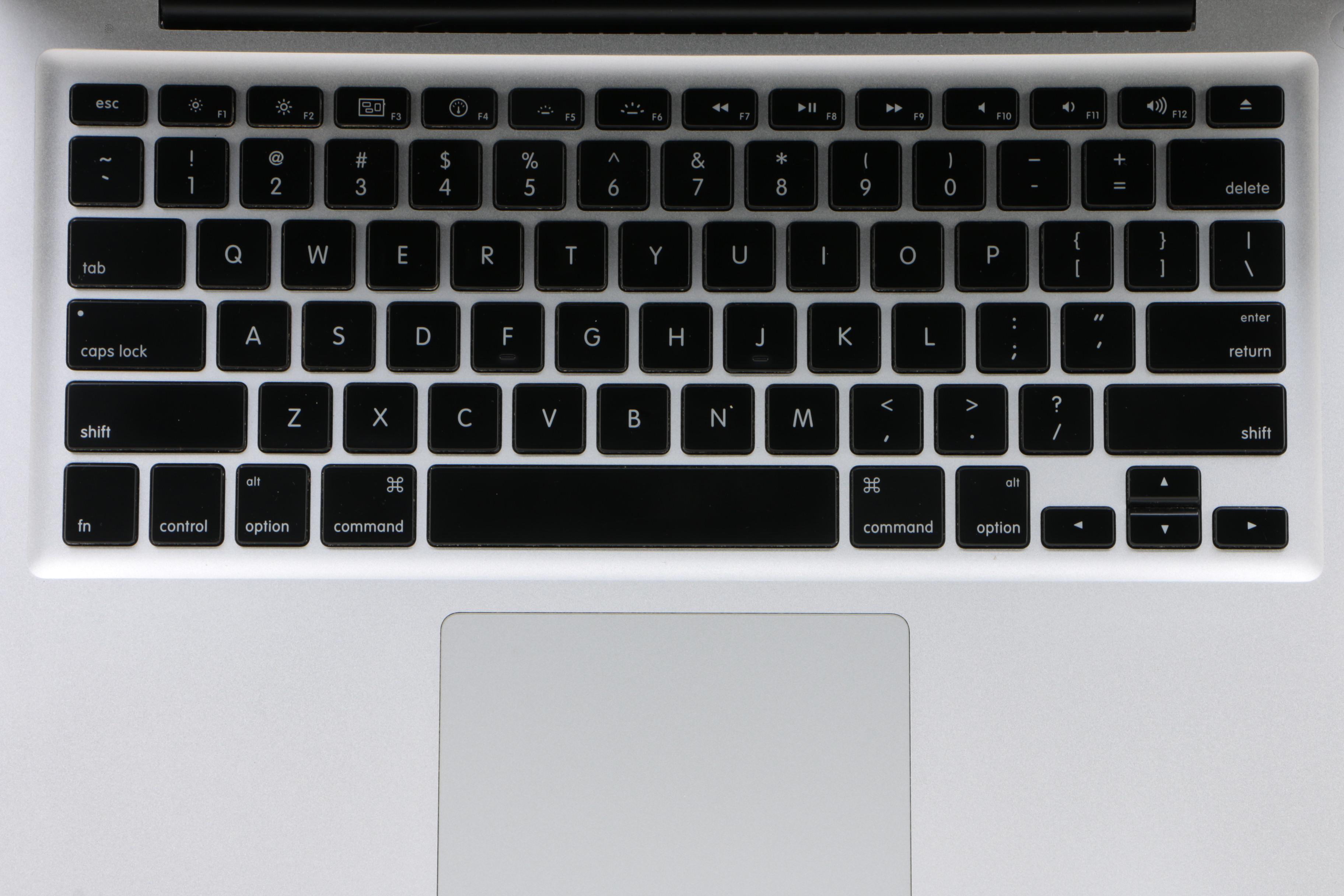 Apple 13" MacBook Pro Laptop with Power Adapter, Mid-2009