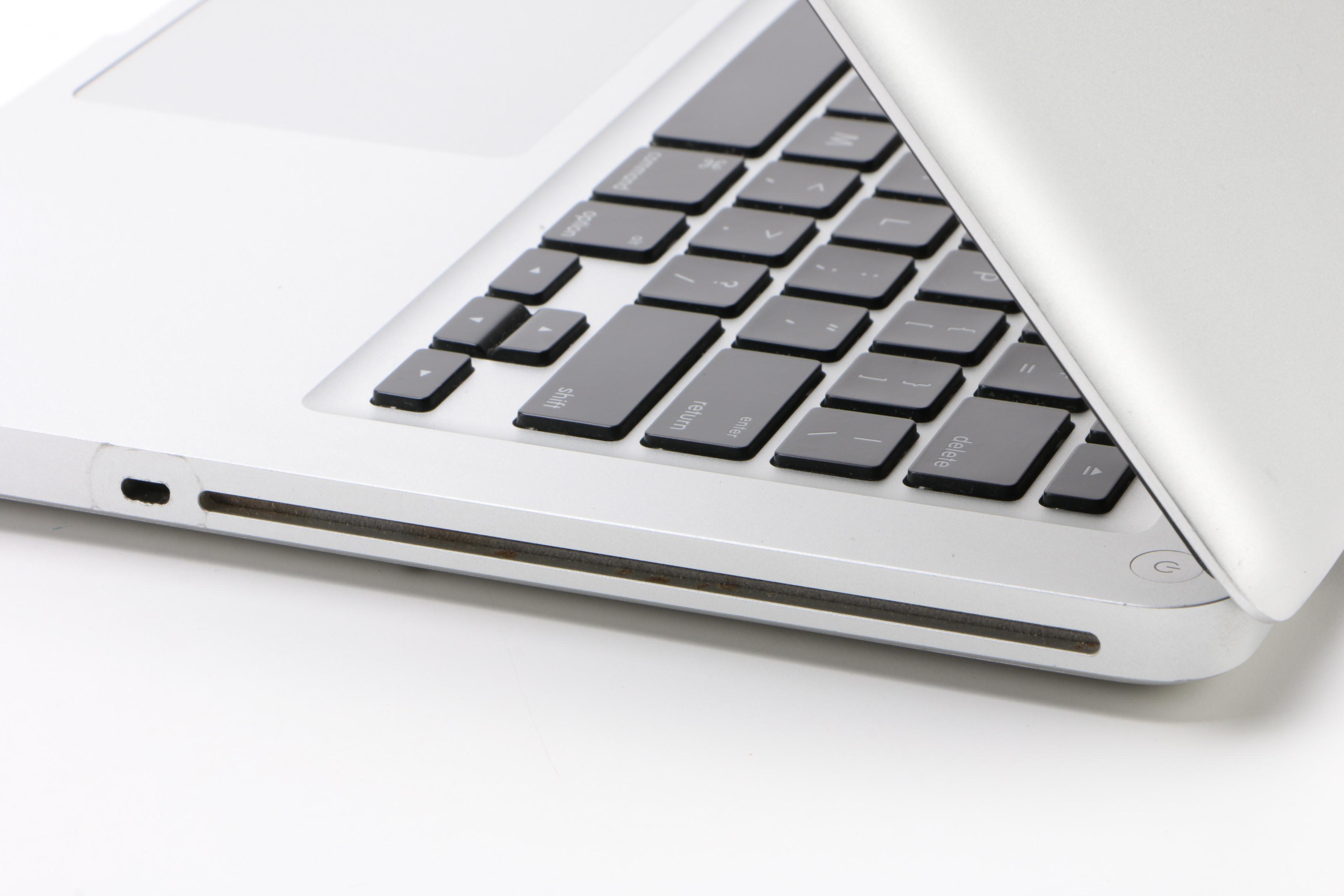 Apple 13" MacBook Pro Laptop with Power Adapter, Mid-2009