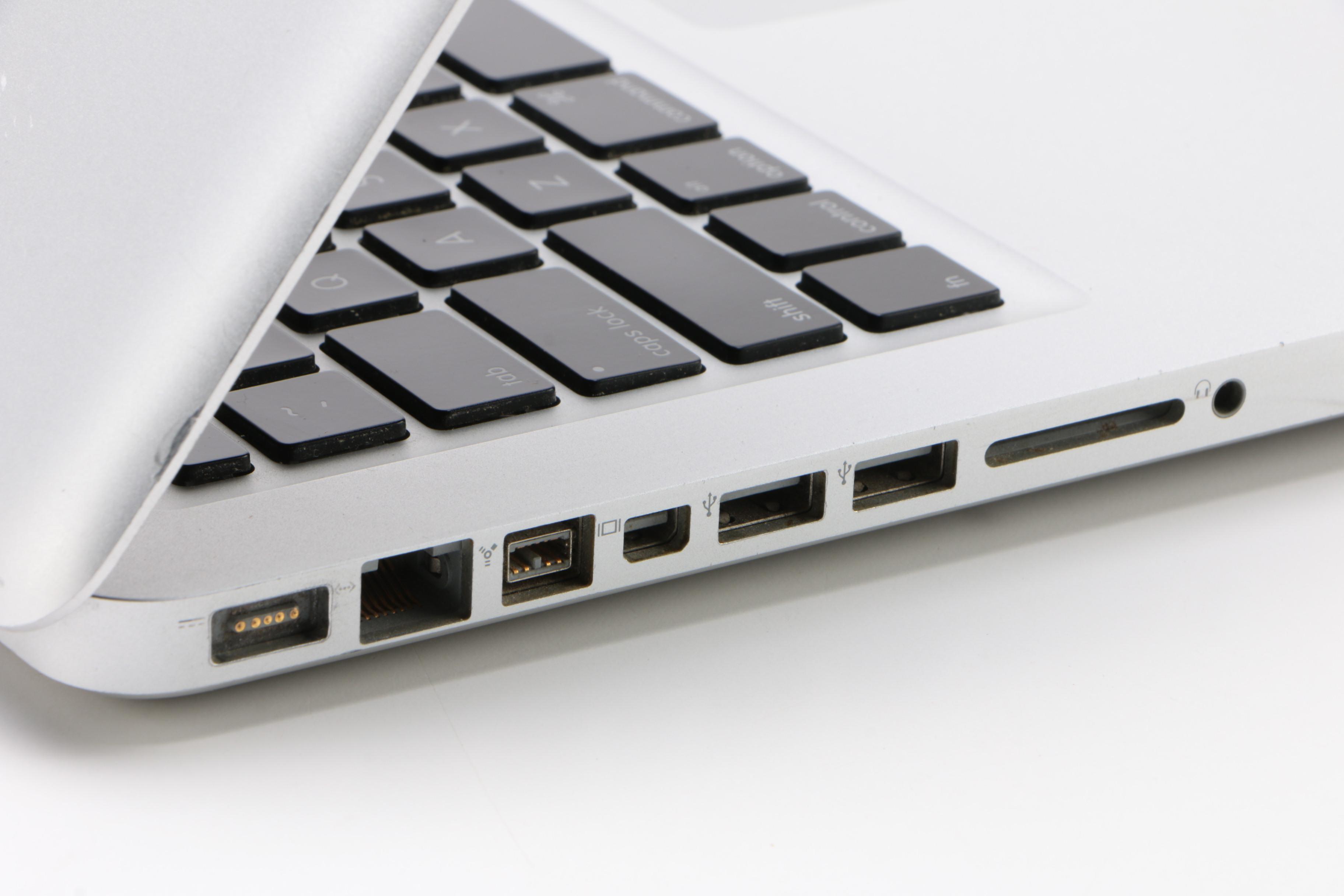 Apple 13" MacBook Pro Laptop with Power Adapter, Mid-2009