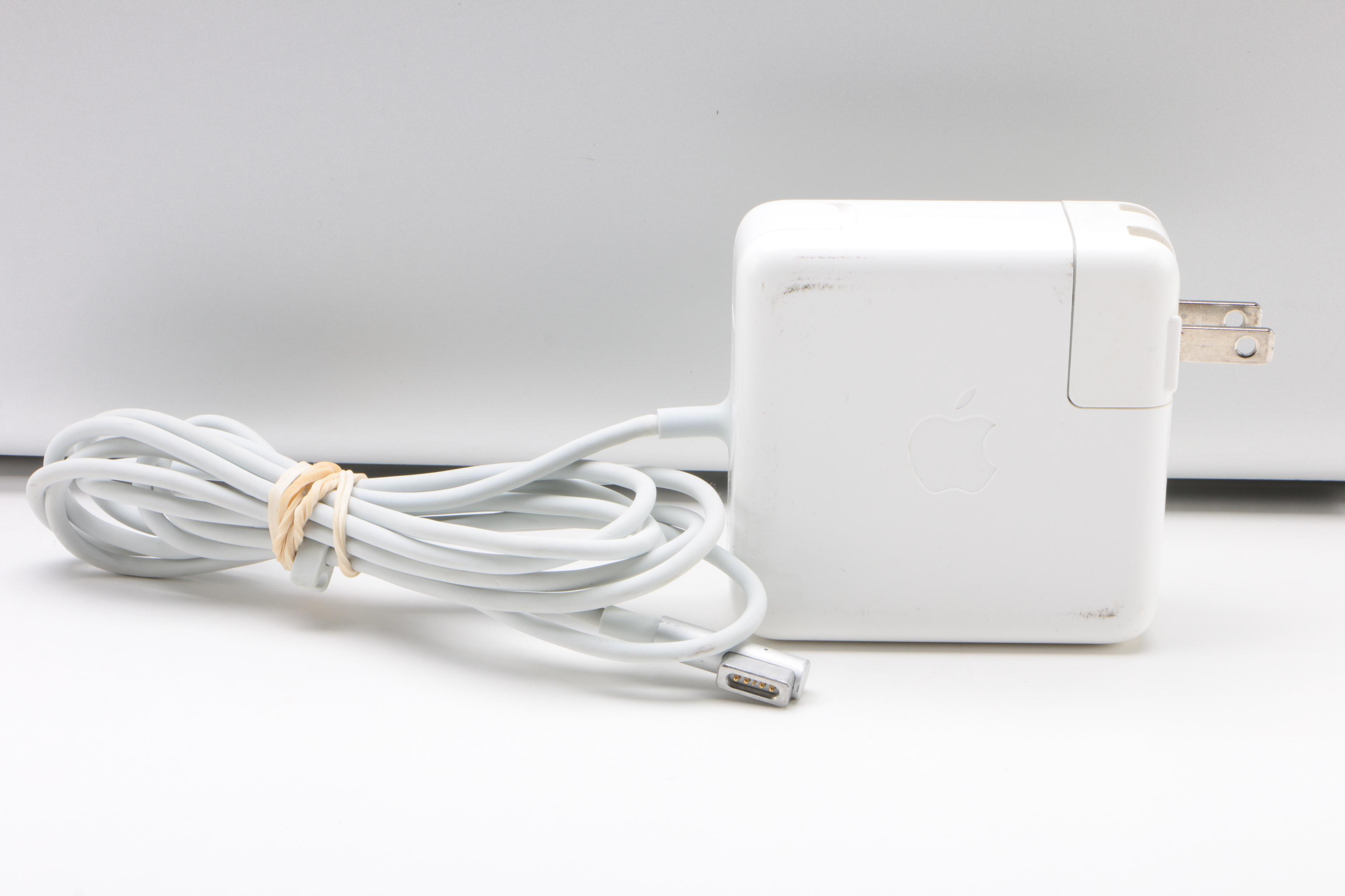 Apple 13" MacBook Pro Laptop with Power Adapter, Mid-2009