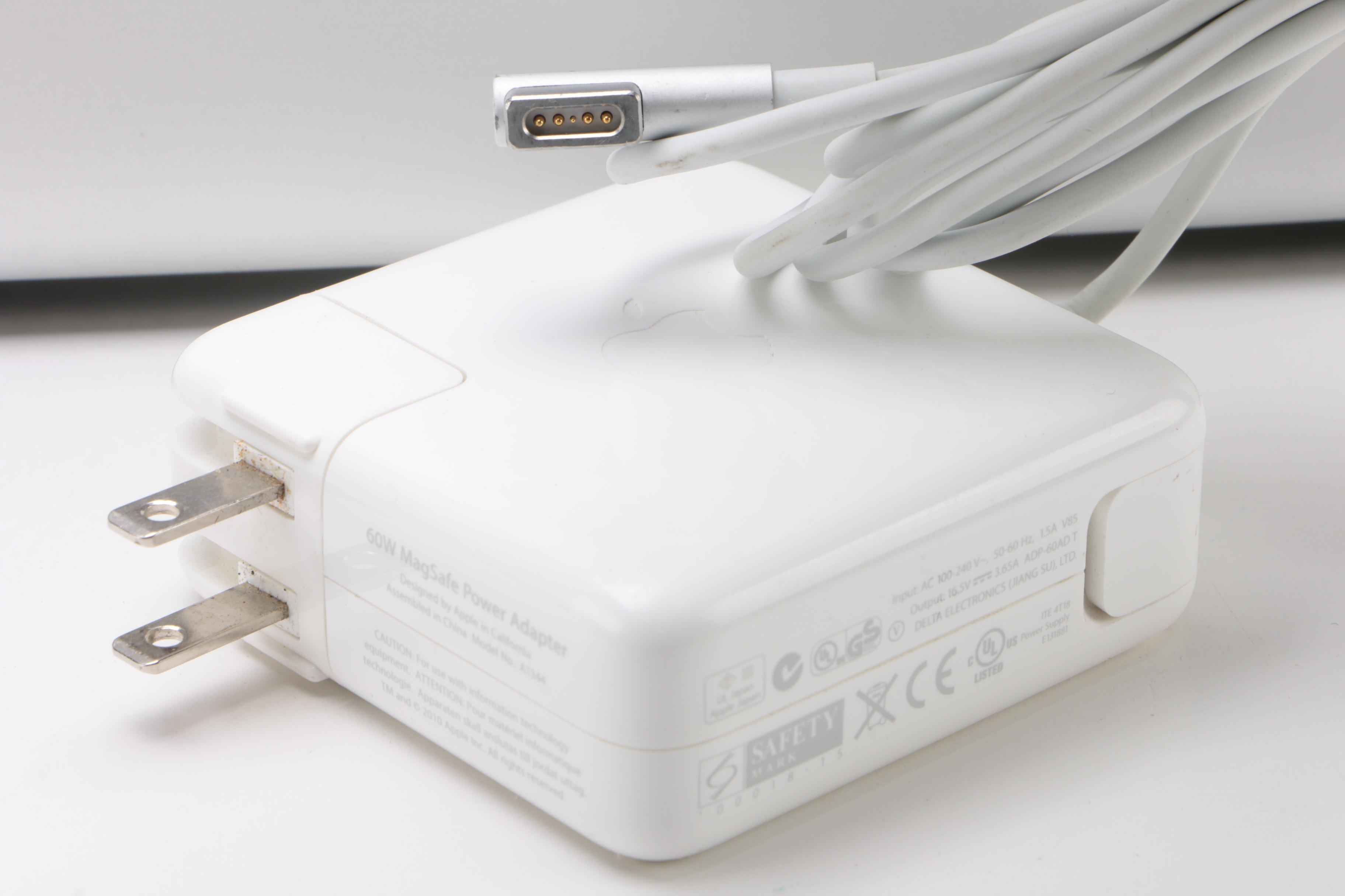 Apple 13" MacBook Pro Laptop with Power Adapter, Mid-2009