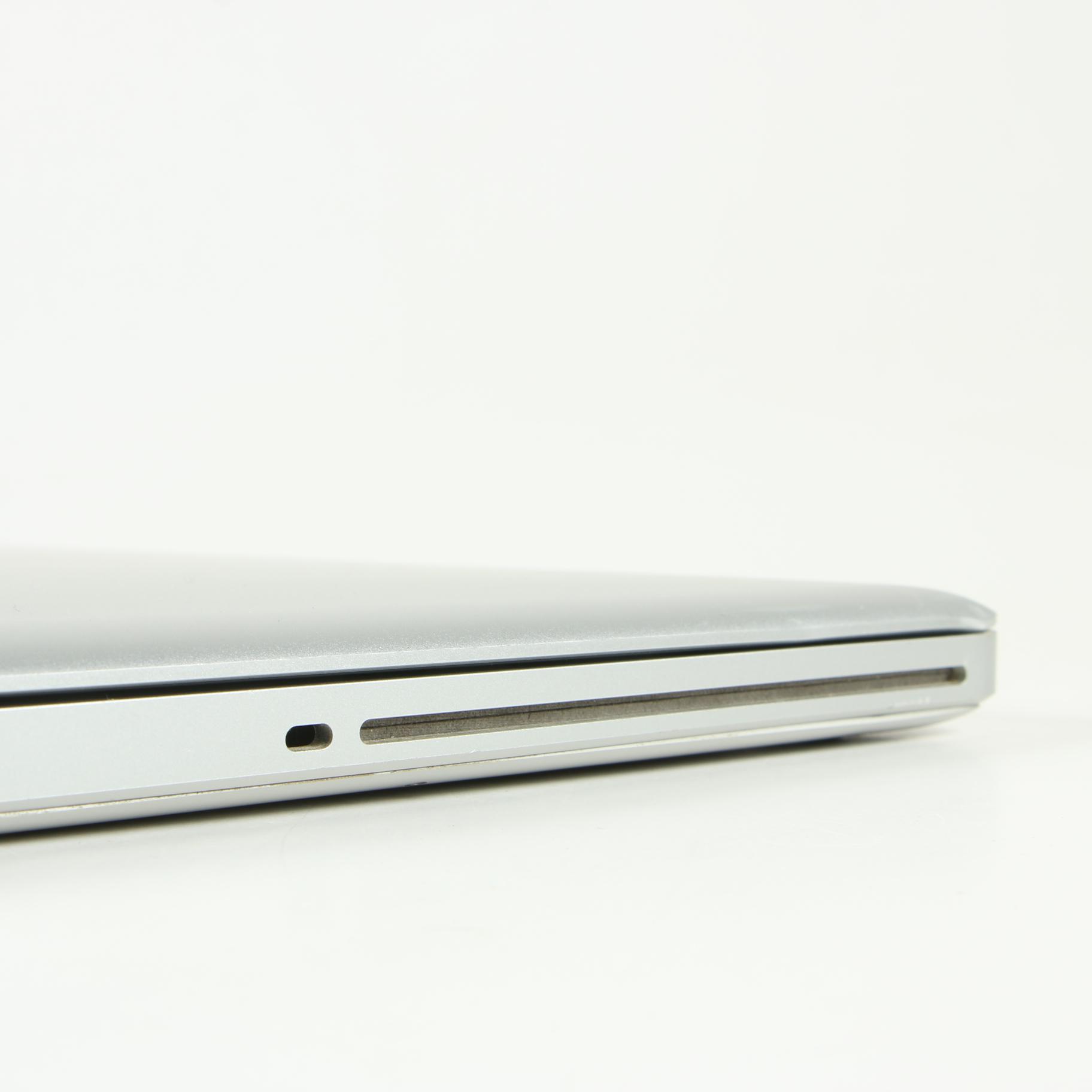 Apple 15" MacBook Pro Laptop with Power Adapter, Mid 2009