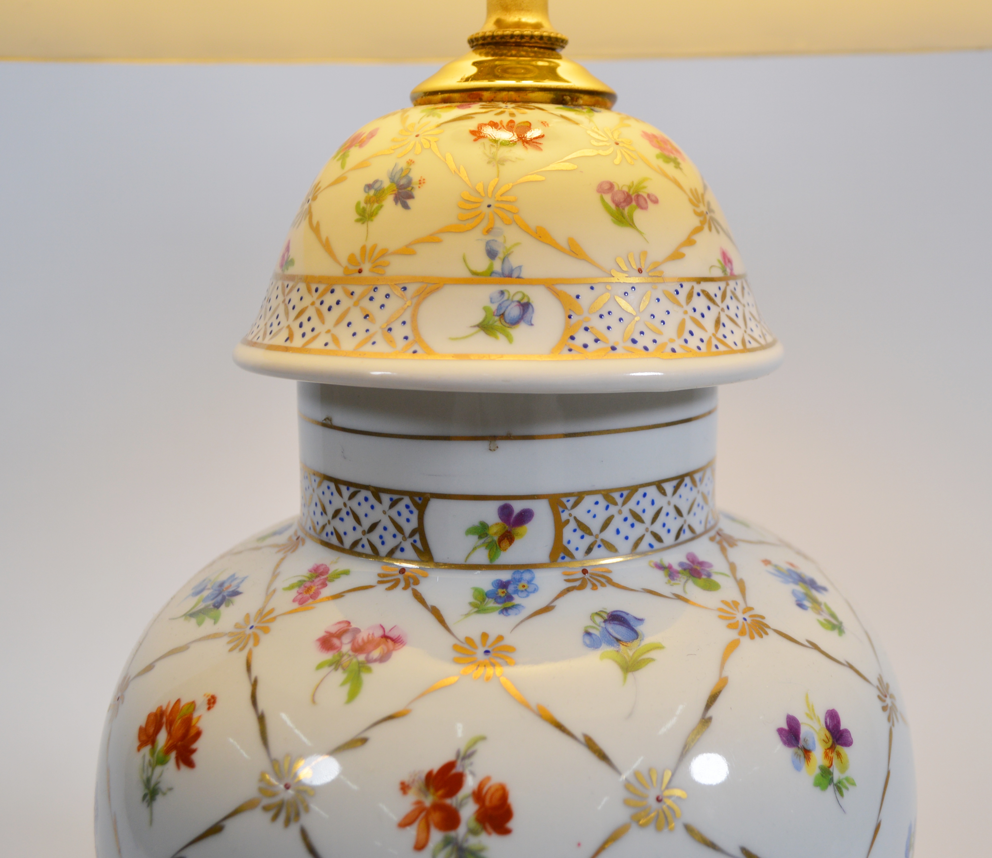 Hand-Painted Porcelain Ginger Jar Table Lamp, Late 20th Century