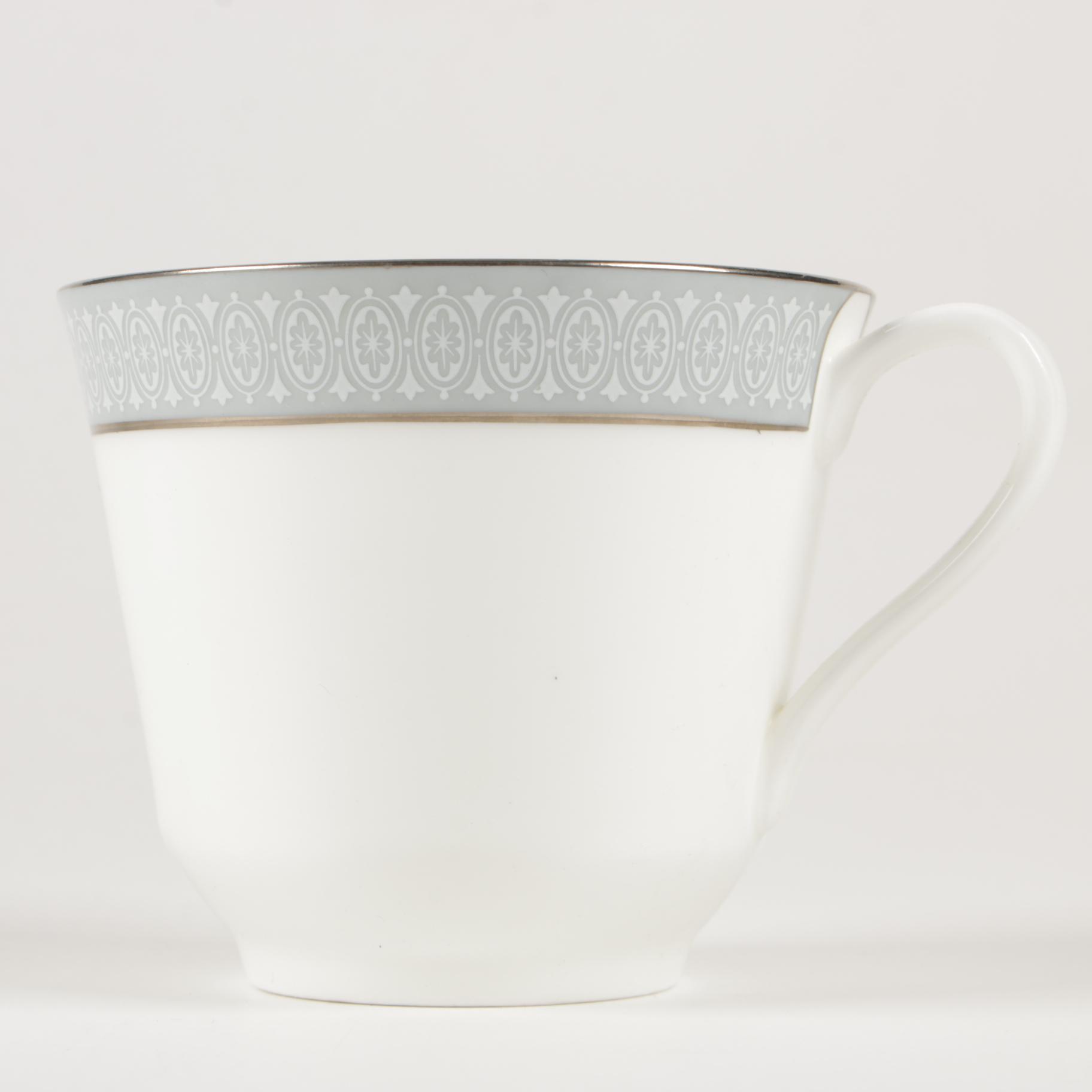 Royal Doulton "Etude" Bone China Dinnerware, Late 20th Century