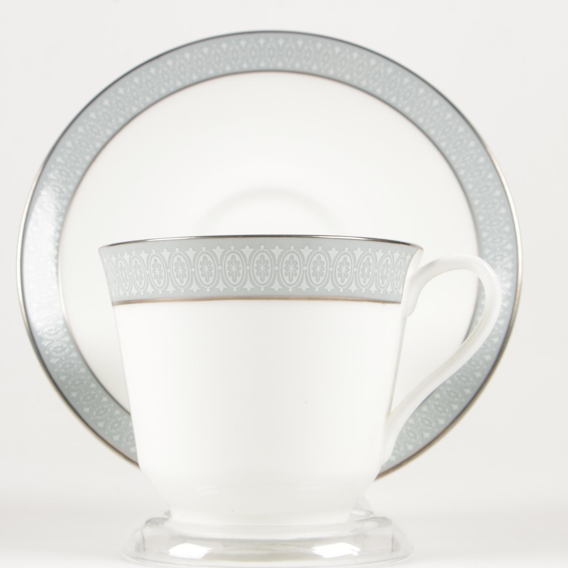 Royal Doulton "Etude" Bone China Dinnerware, Late 20th Century