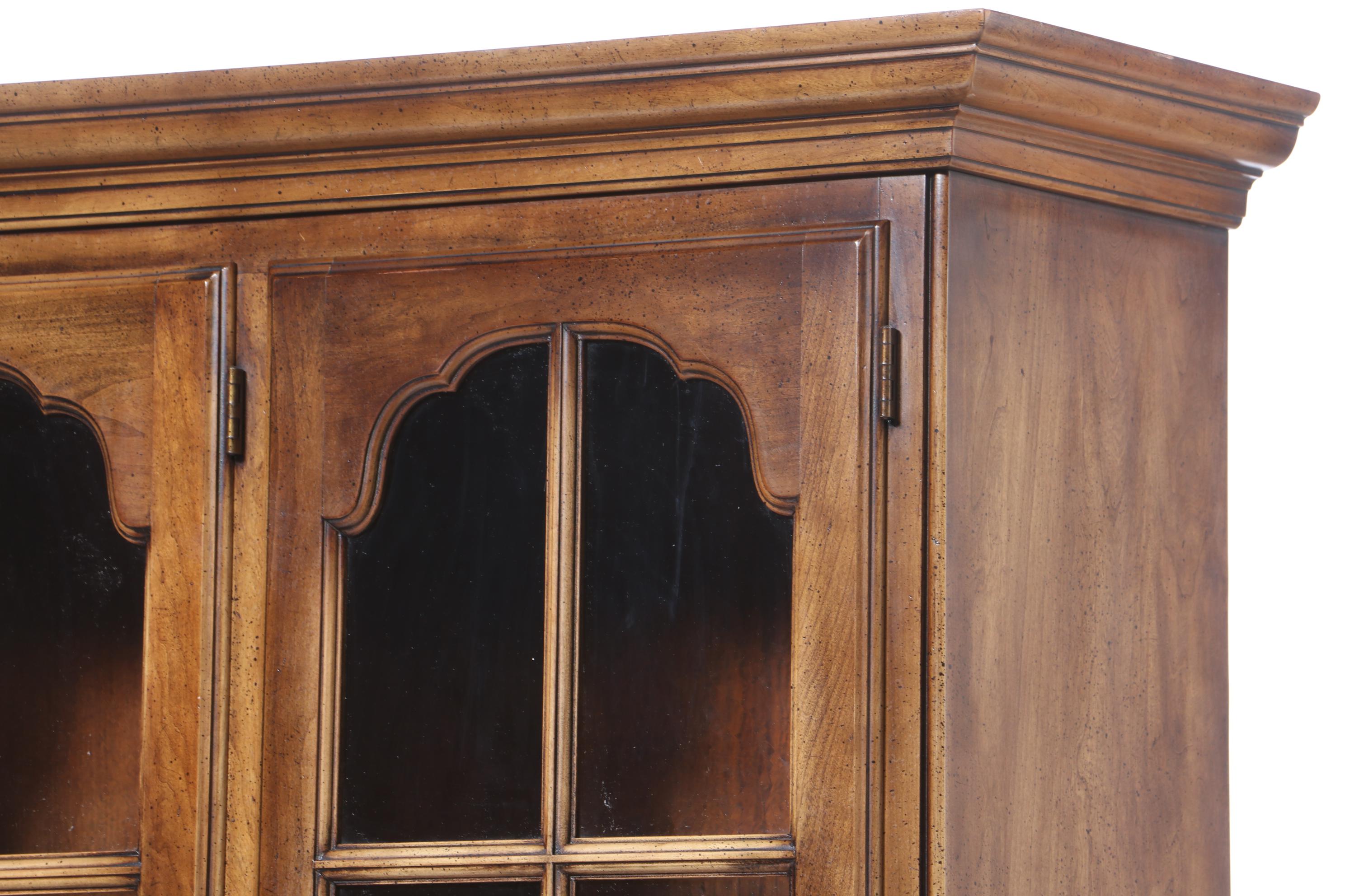 Statton "Trutype Americana" Maple China Cabinet, Mid to Late 20th Century