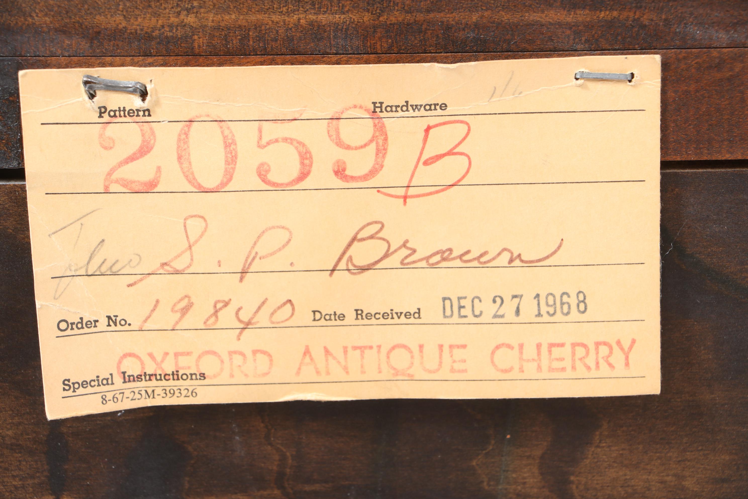 Statton "Trutype Americana" Maple China Cabinet, Mid to Late 20th Century