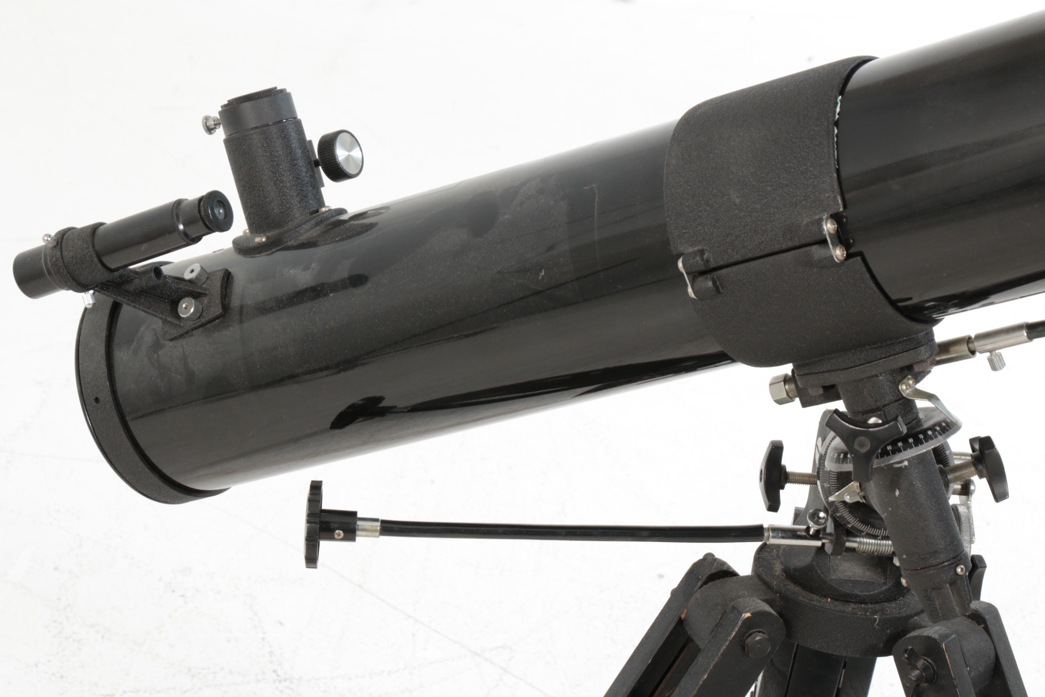 Celestron 4 1/2" (114mm) Newtonian Telescope - 910mm ƒ