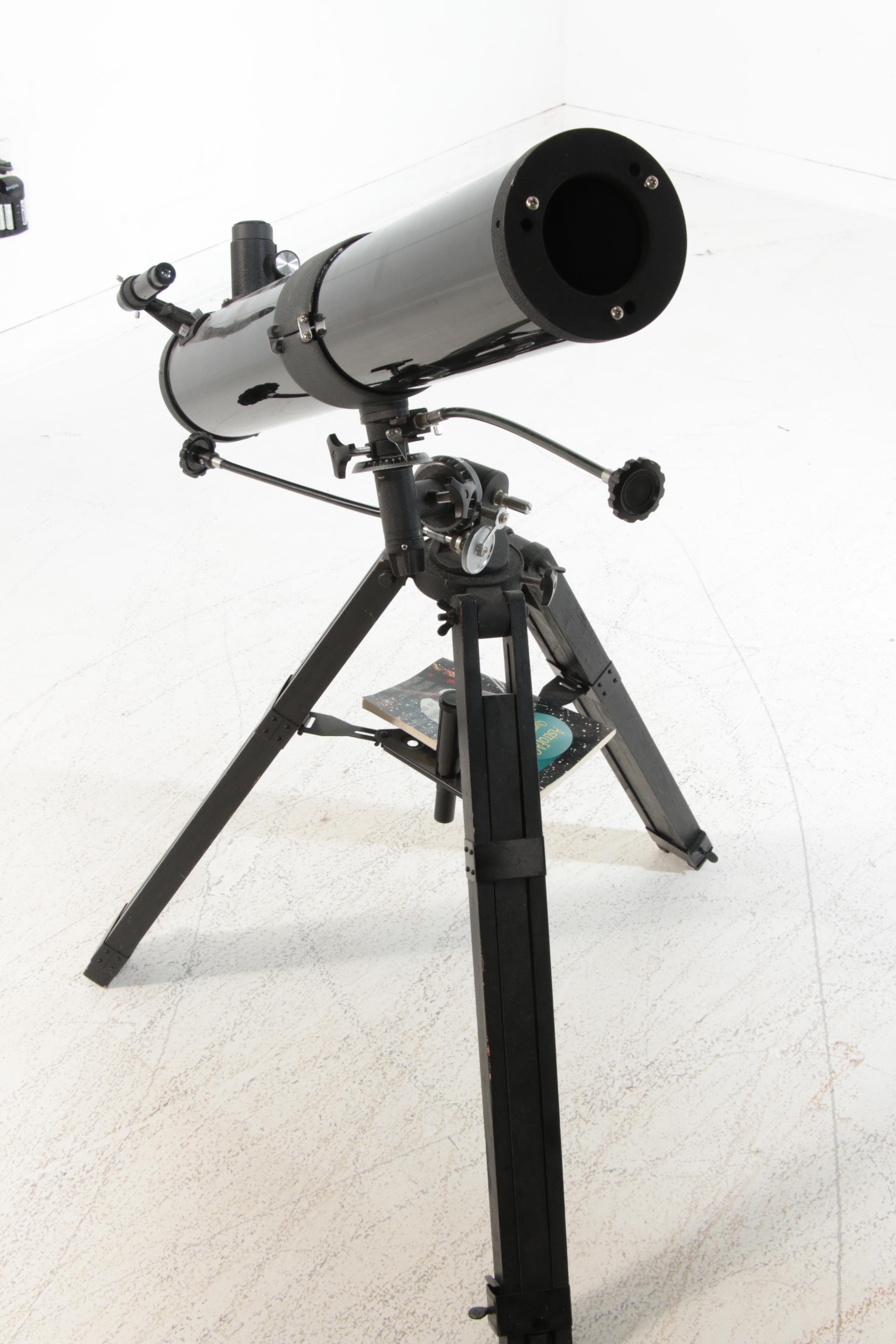 Celestron 4 1/2" (114mm) Newtonian Telescope - 910mm ƒ