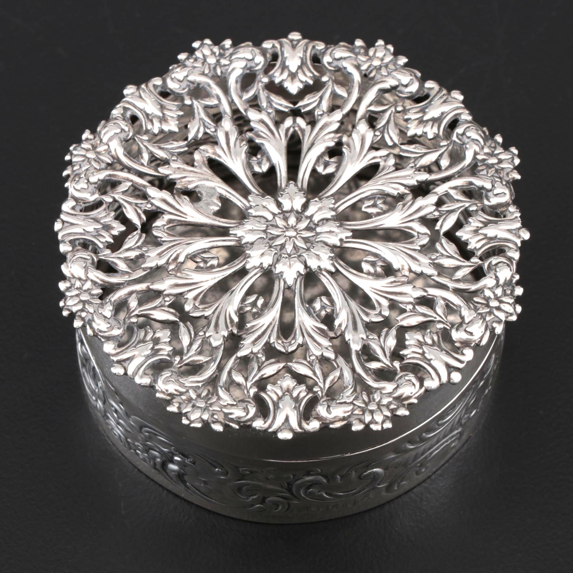 William Comyns & Sons Sterling Silver Pomander Box, London, 1909