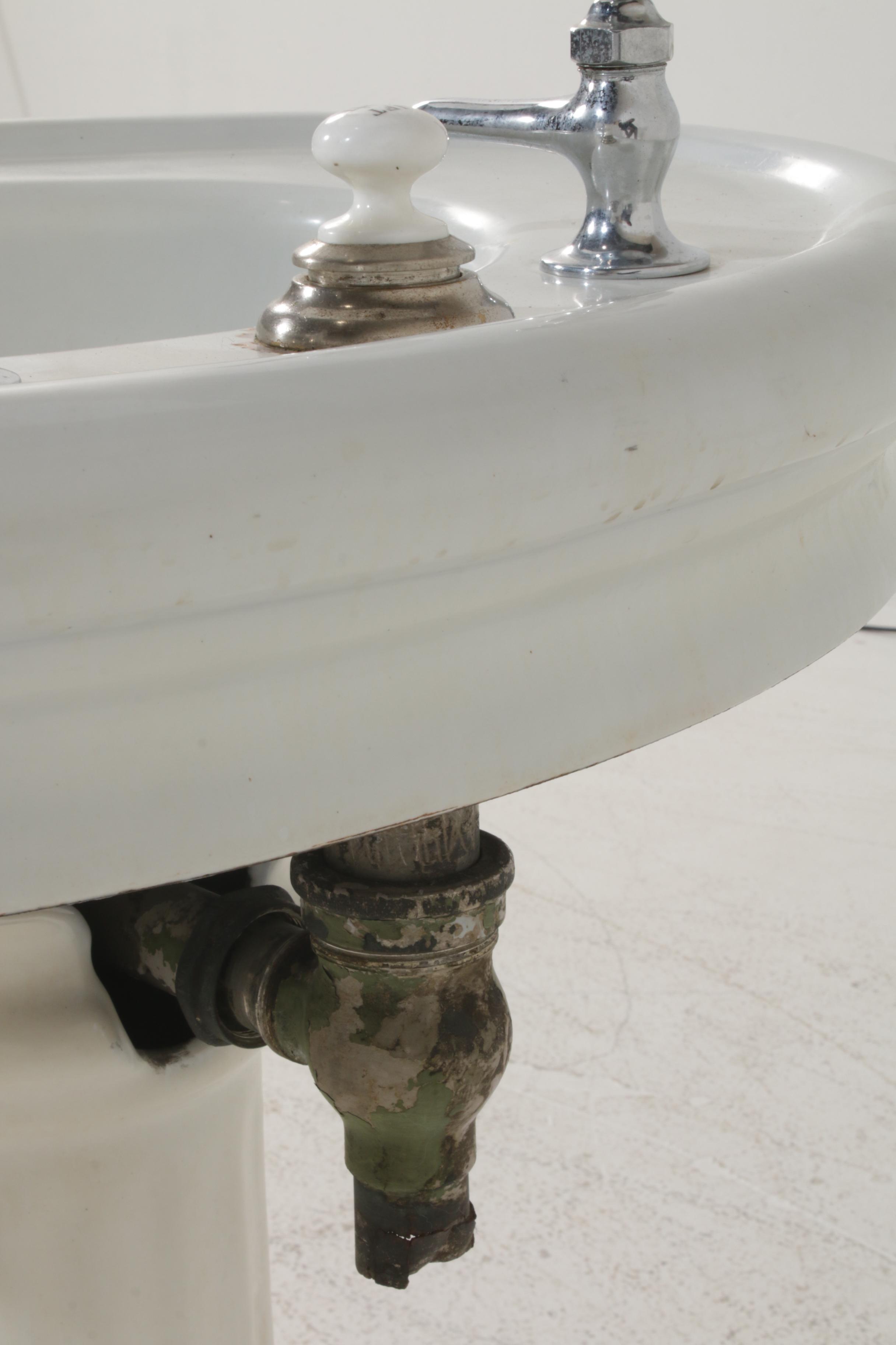 Oval White Enameled Cast Iron Pedestal Sink