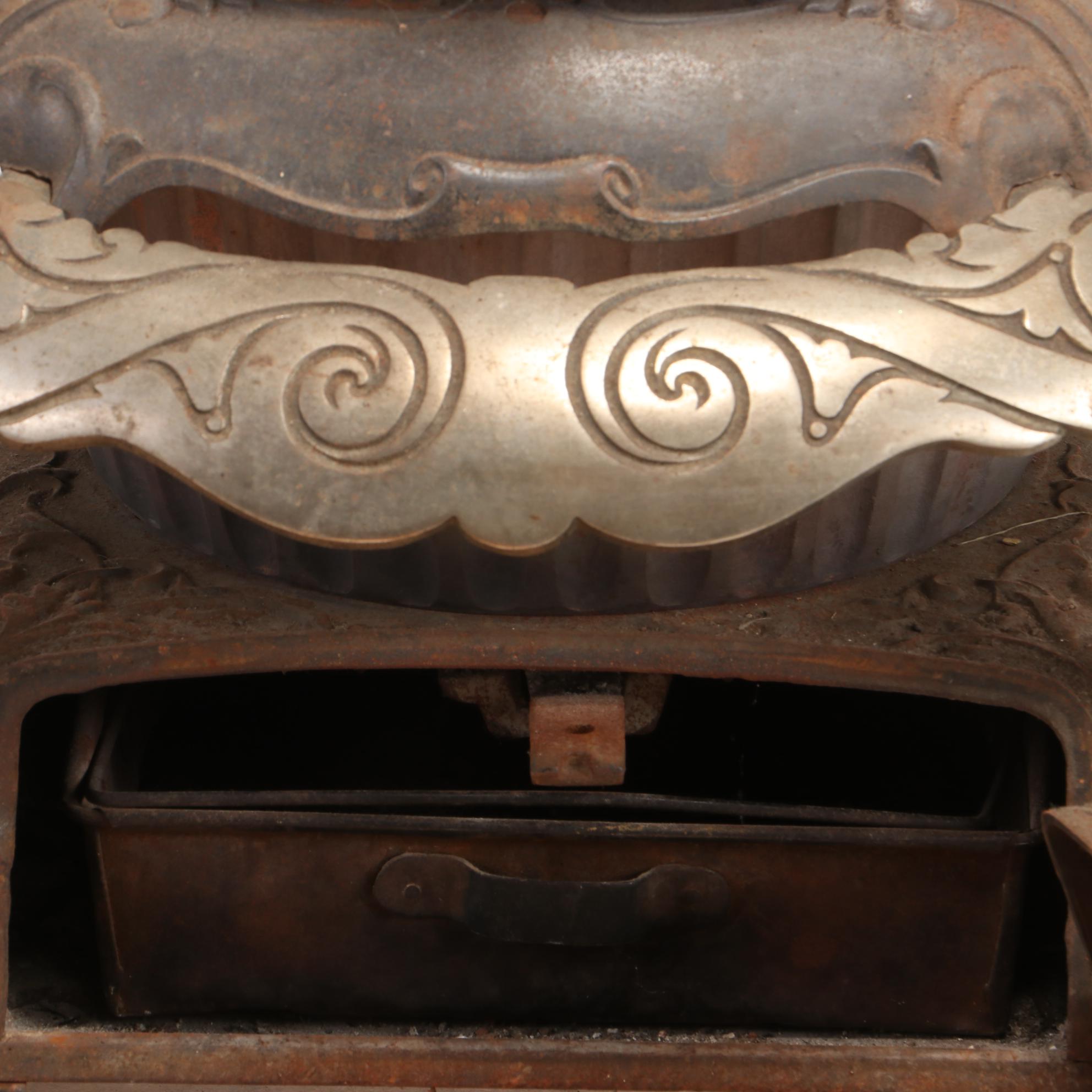 Peninsular Stove Co. Cast Iron Pot Belly Wood Buring Stove, Late 19th Century