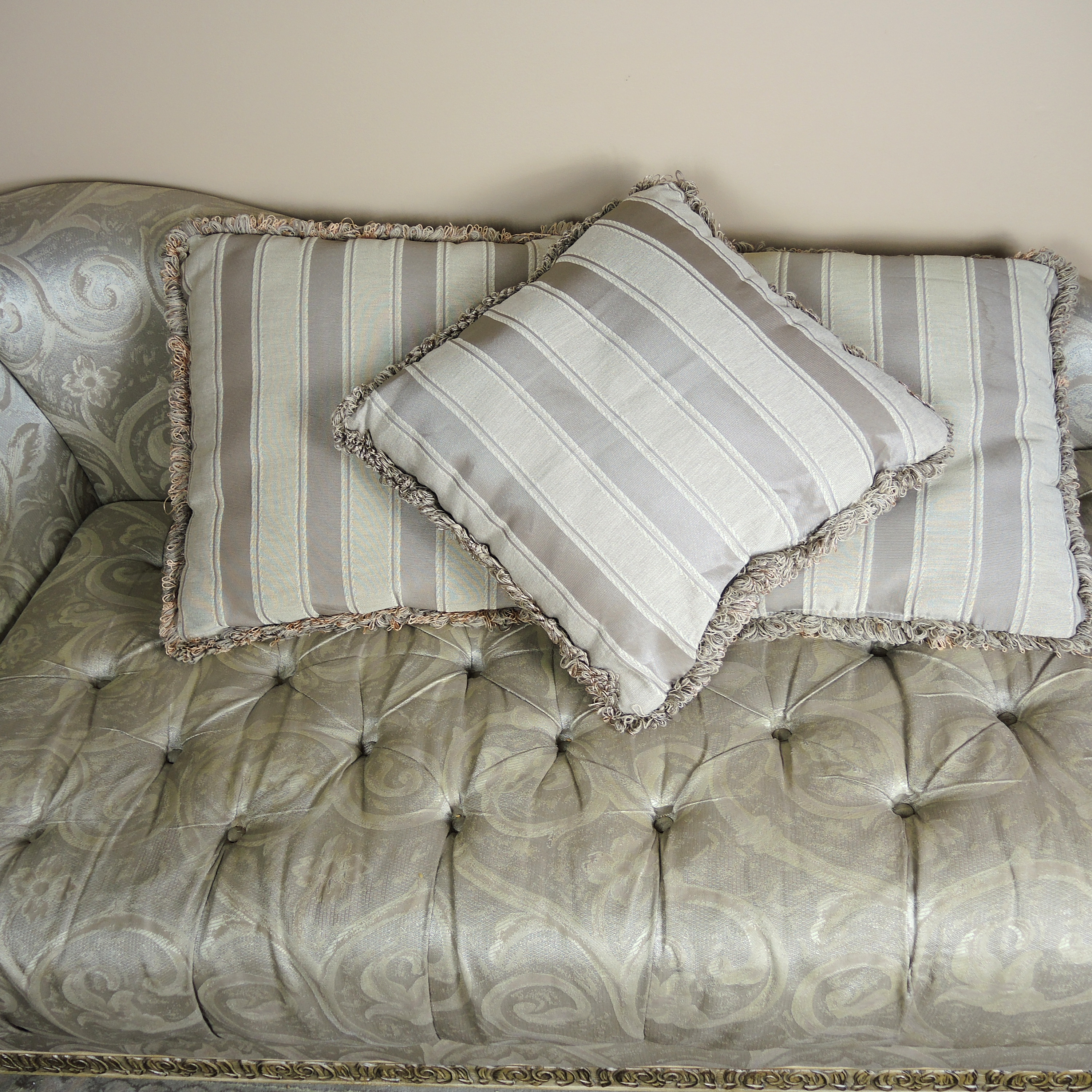 Schadig French Provincial Style Chaise Lounge, Contemporary