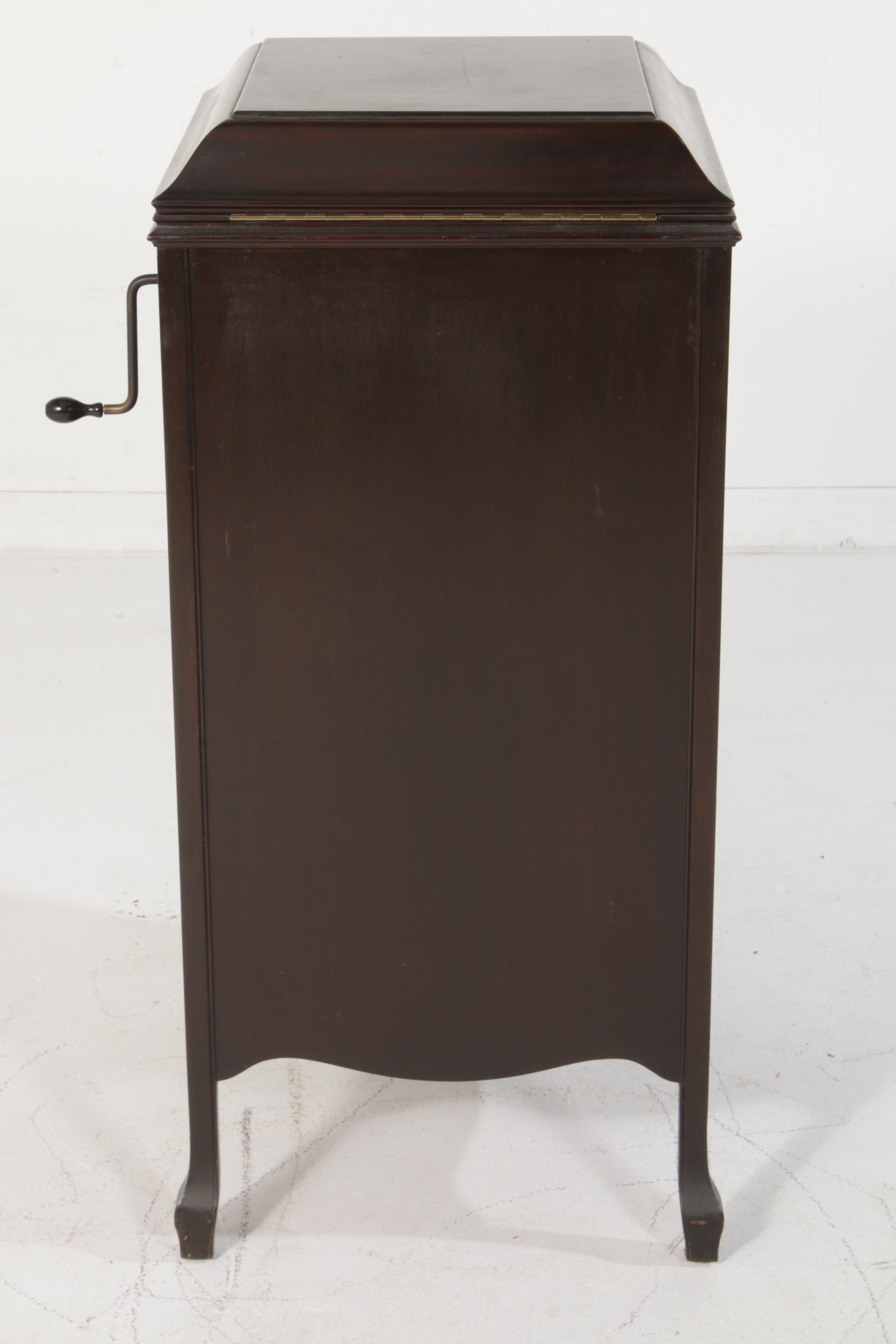 Wurlitzer Victrola "Victor Talking Machine" Mahogany Cased Phonograph, 1920s