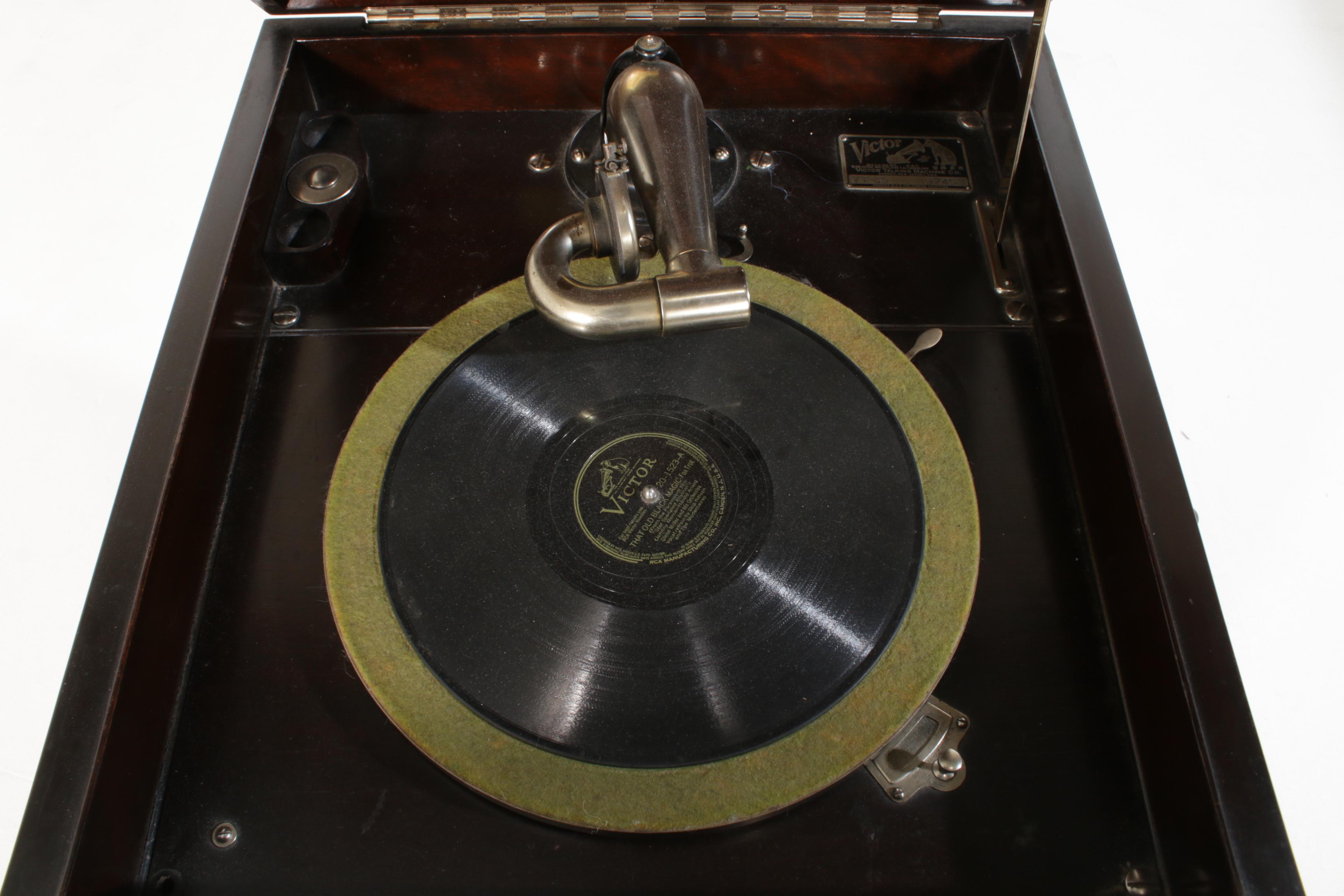 Wurlitzer Victrola "Victor Talking Machine" Mahogany Cased Phonograph, 1920s