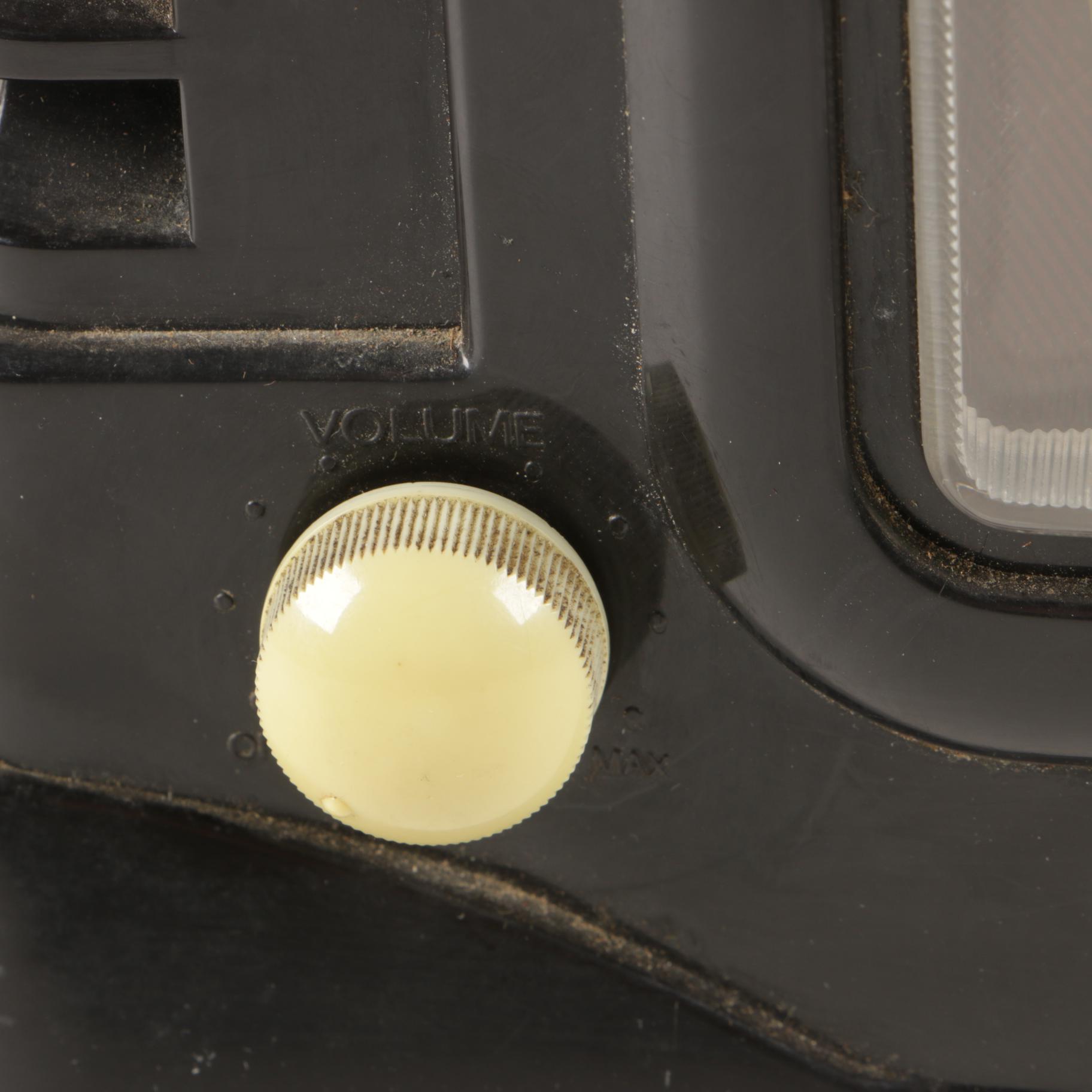 Doral "Across America" AM/FM Tuner Radio with Cassette Player