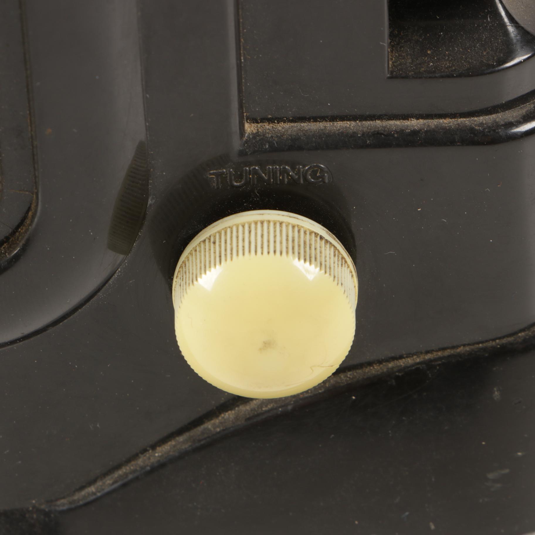 Doral "Across America" AM/FM Tuner Radio with Cassette Player